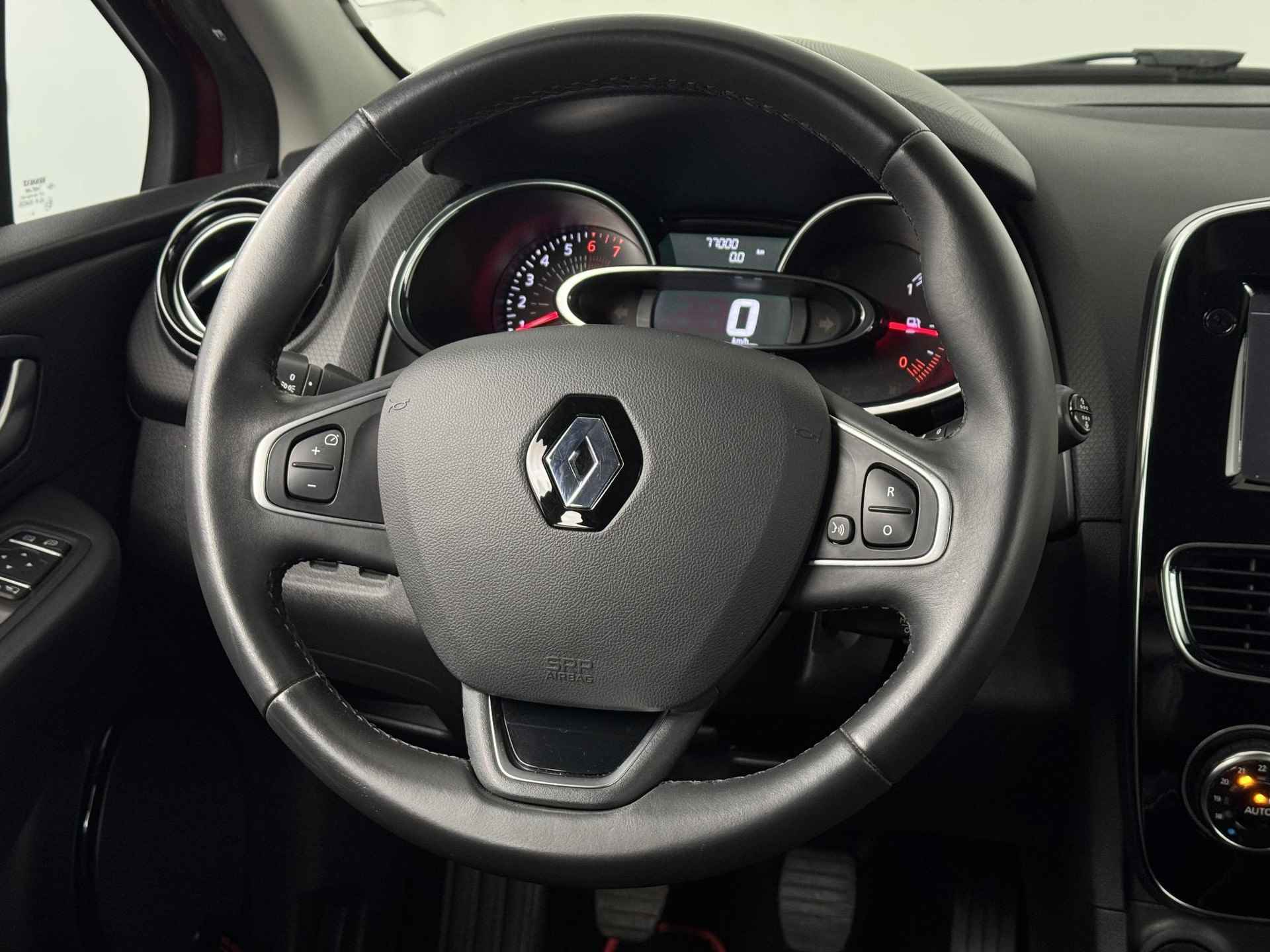 Renault Clio 1.2 TCe 120 Intens | Navigatie | Climate Control | Cruise Control | Parkeersensoren | Lichtmetalen velgen 17" - 27/45