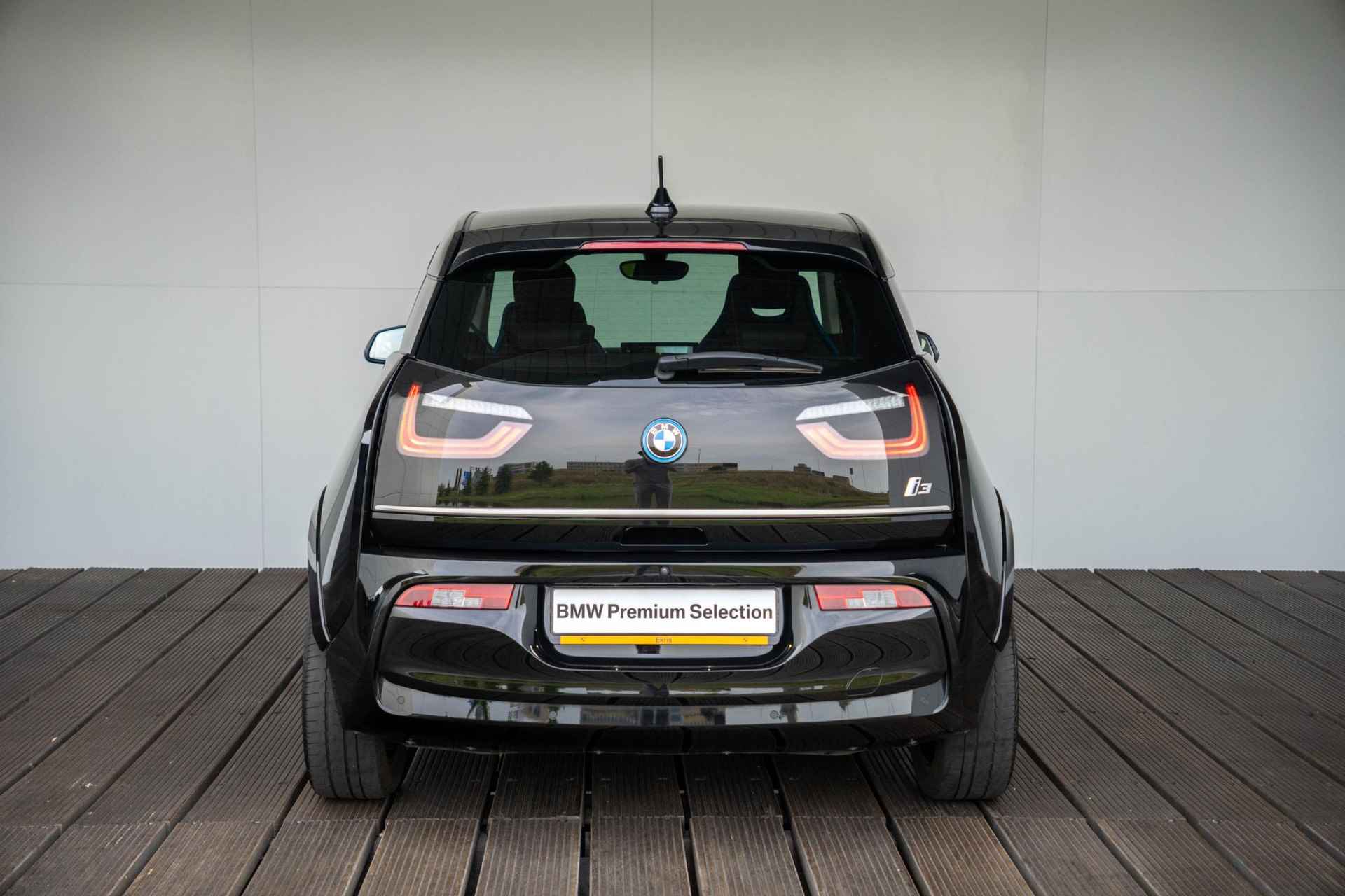 BMW i3 Dark Shadow Edition 120Ah 42 kWh | Achteruitrijcamera |Stoelverwarming |Extra getint glas | 20 inch - 5/29