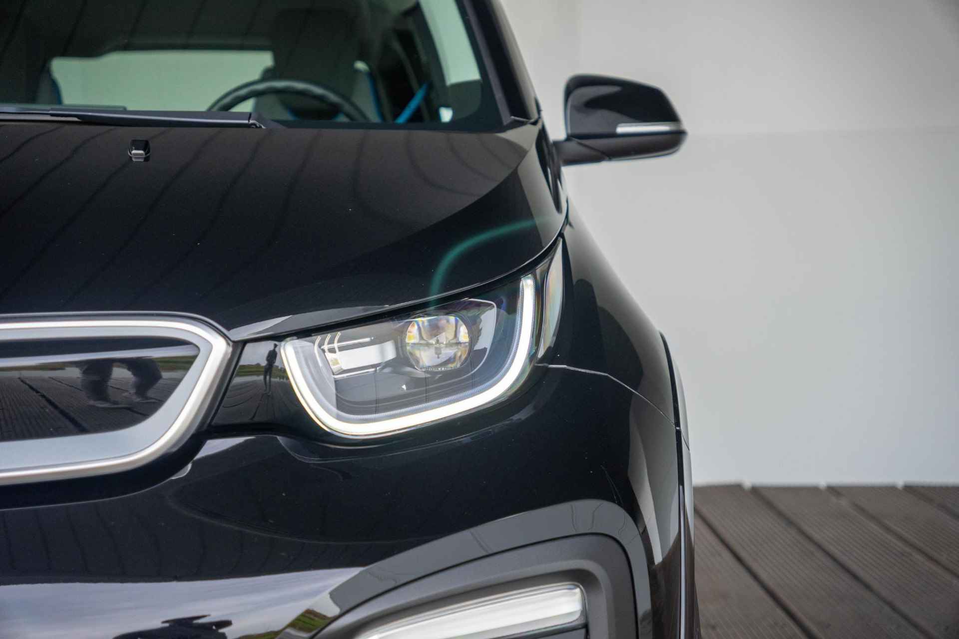 BMW i3 Dark Shadow Edition 120Ah 42 kWh | Achteruitrijcamera |Stoelverwarming |Extra getint glas | 20 inch - 28/29