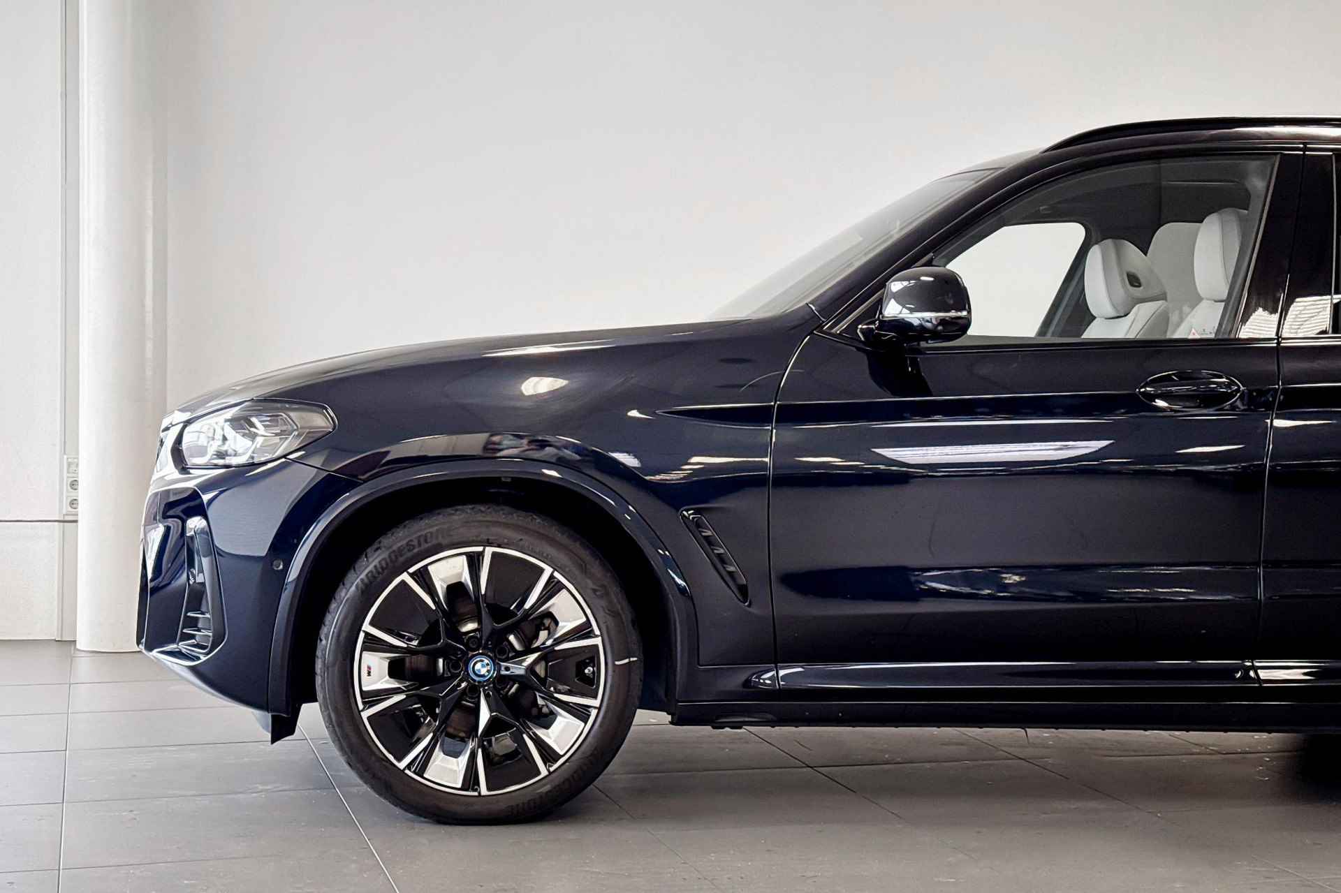 BMW iX3 High Executive 80 kWh | Harman Kardon | Glazen Panoramadak | Stoelverwarming | - 3/28