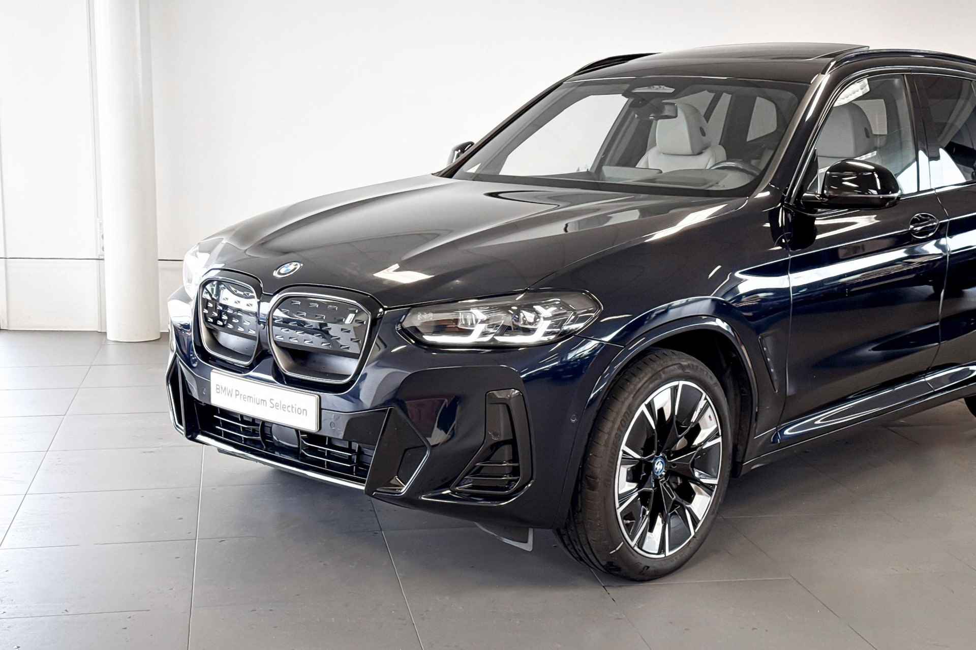 BMW iX3 High Executive 80 kWh | Harman Kardon | Glazen Panoramadak | Stoelverwarming | - 21/28