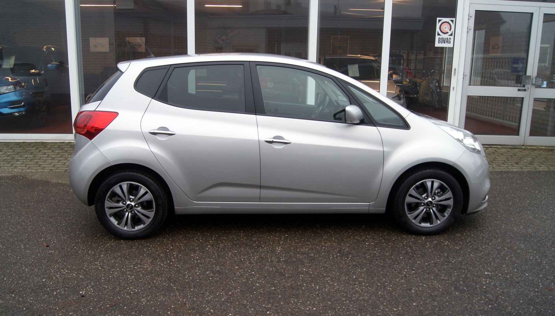 Kia Venga 1.6 CVVT ExecutiveLine Navi,Camera,Pdc,RIJKLAARPRIJS!! - 9/25