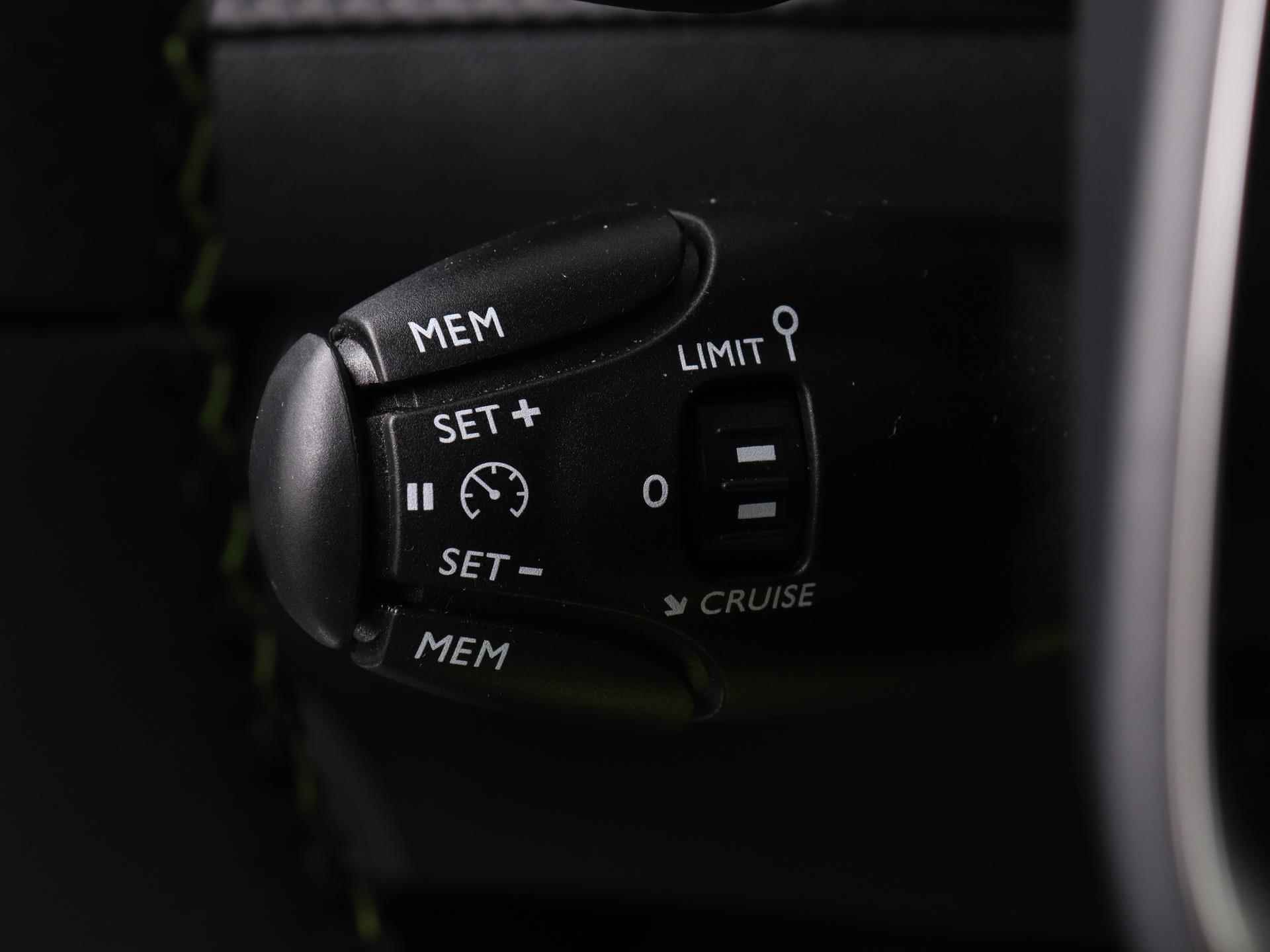 Peugeot 2008 GT 130pk | Navigatie | Climate Control | Sportstoelen | Licht Metalen Velgen 17"| Cruise Control - 27/36