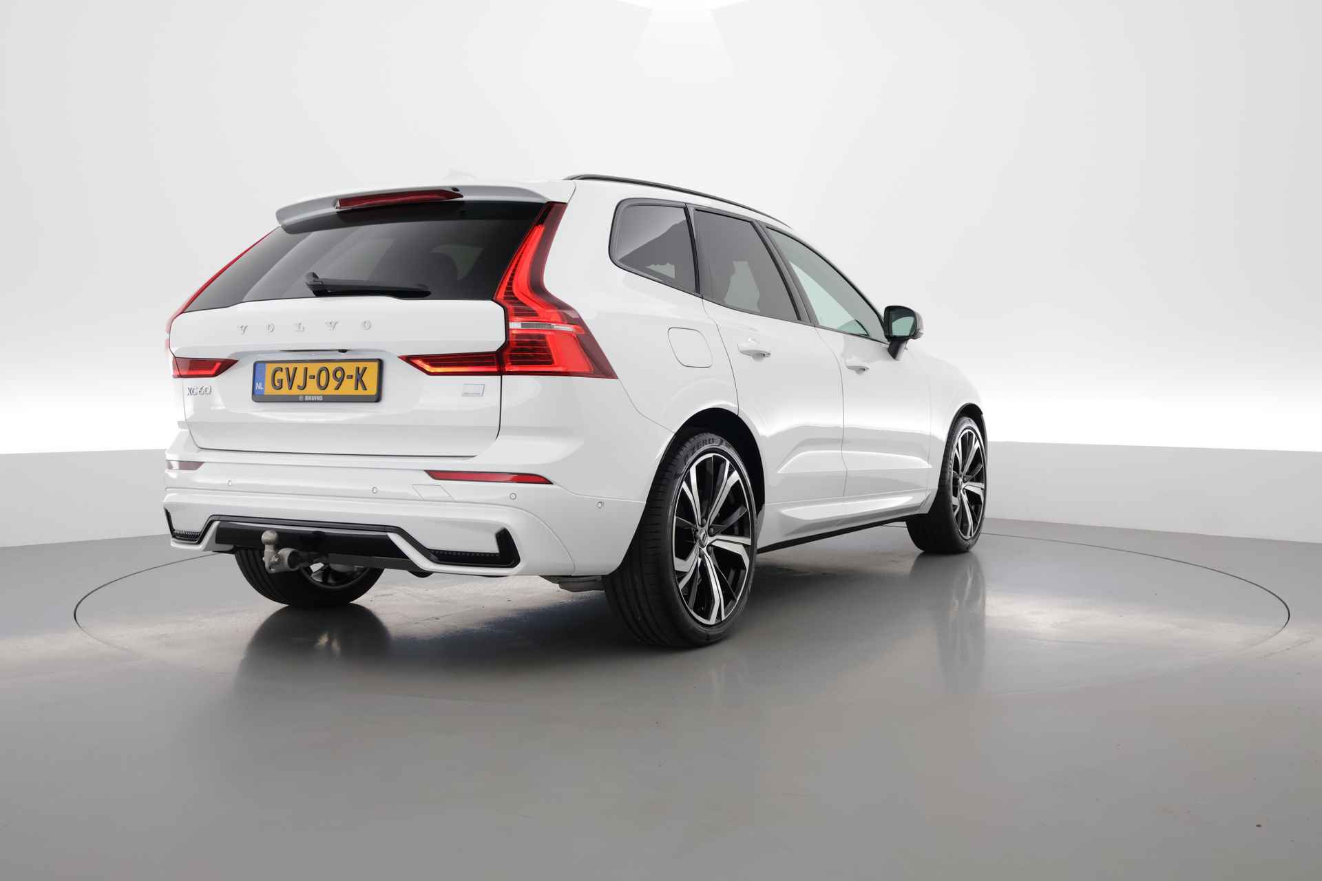 Volvo XC60 2.0 Recharge T6 AWD Plus Dark | Luchtvering | Pano | Trekhaak | 360cam | 21'' | Memory | H&K | Pilot Assist - 2/37