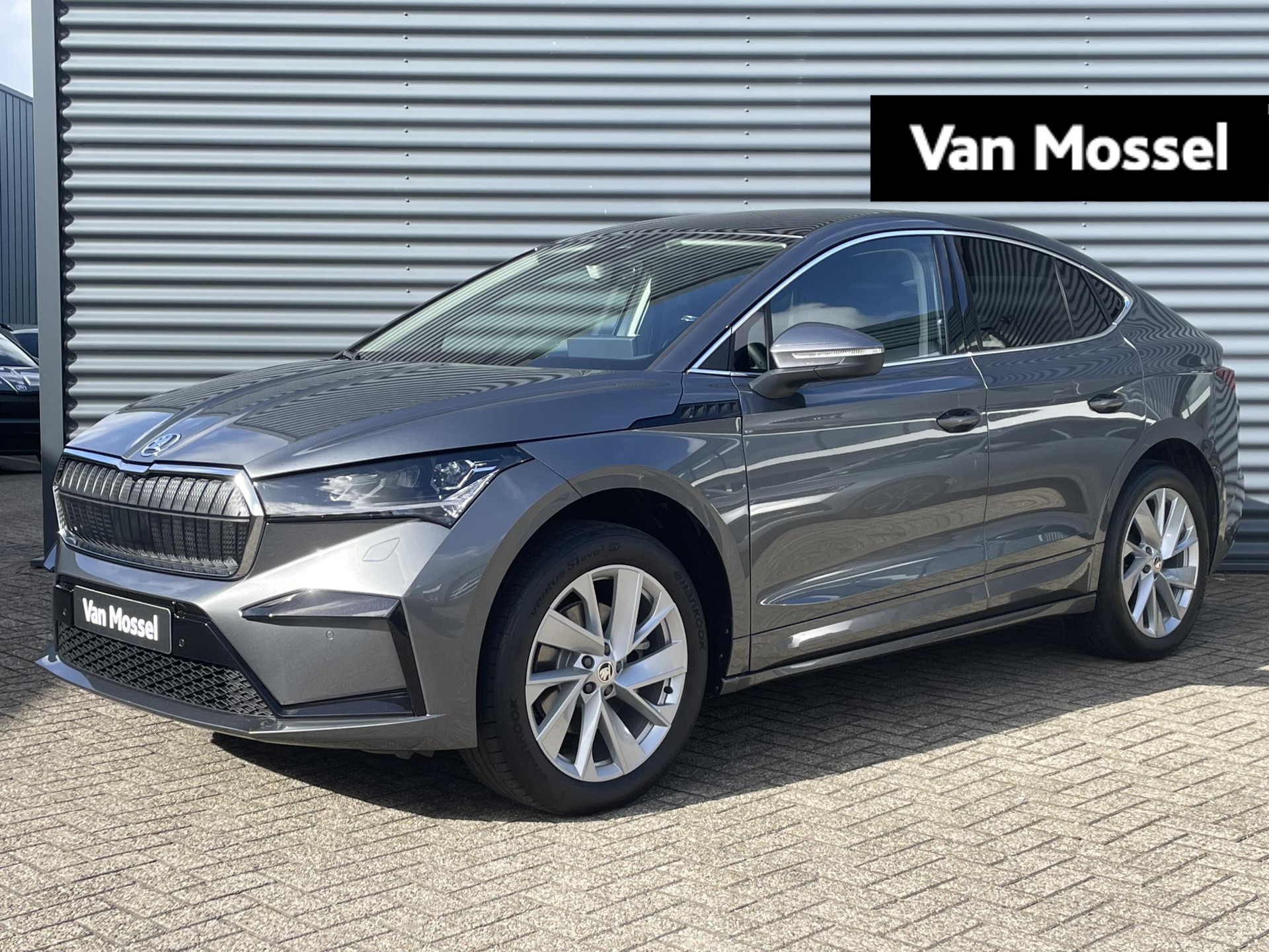 Skoda Enyaq Coupé iV 60 Business Edition Plus 58 kWh 180 PK | Automaat | Matrix LED Koplampen | Navigatie | Achteruitrijcamera | Climate Control | Panorama dak | Adaptive Cruise Control | Leder pakket | Parkeersensoren | Elektrische achterklep | Privacy Glass | Stoelverwarming | Lichtmetalen velgen | €13.700,- Actiekorting! | DIRECT LEVERBAAR! |