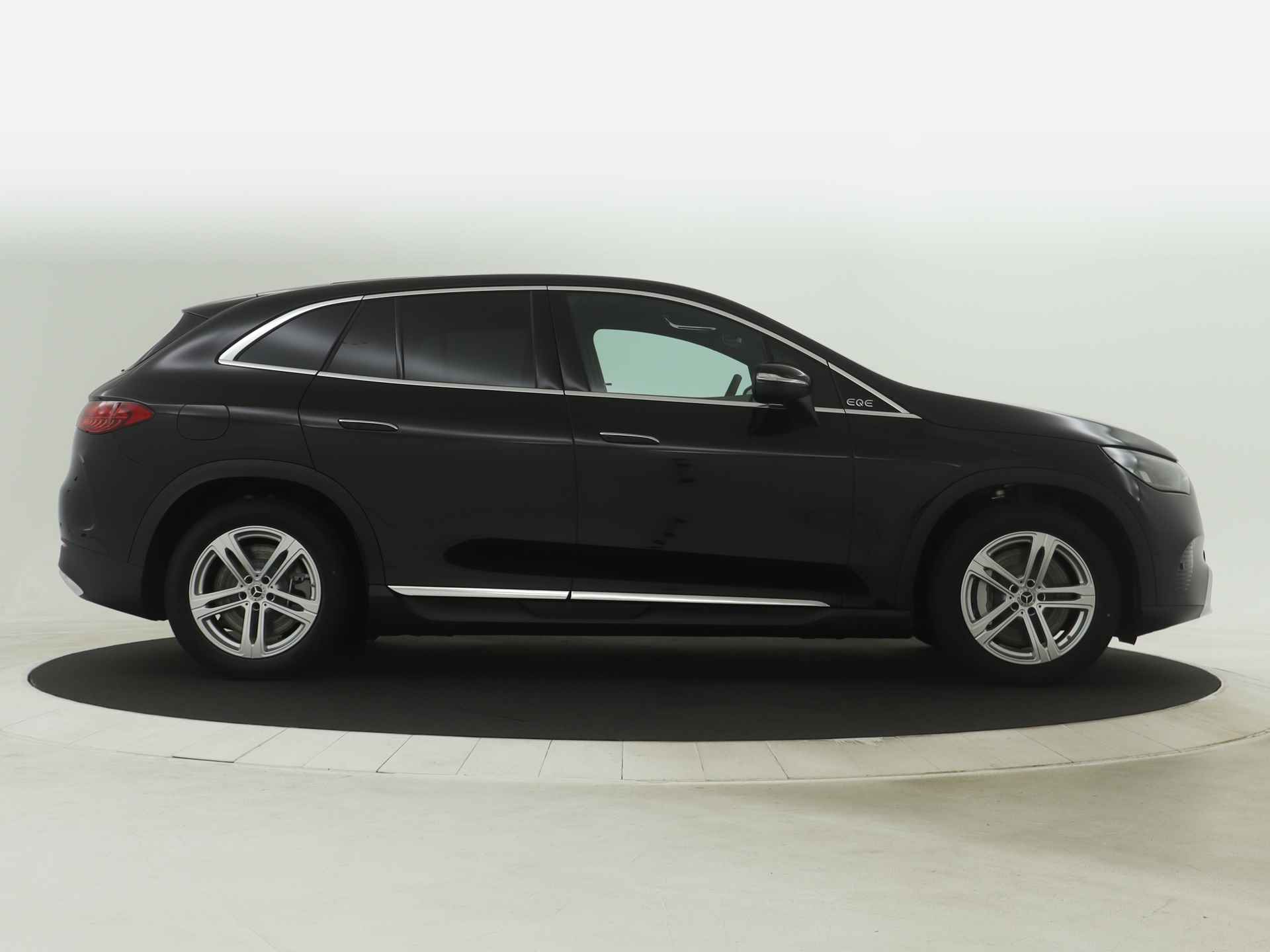 Mercedes-Benz EQE SUV 350+ Business Edition 96 kWh | Stoelventilatie en verwarming vooraan | Verwarmde voorruit | High-performance led-koplampen | | Parkeerpakket met achteruitcamera | Spiegelpakket | Sfeerverlichting | - 12/38