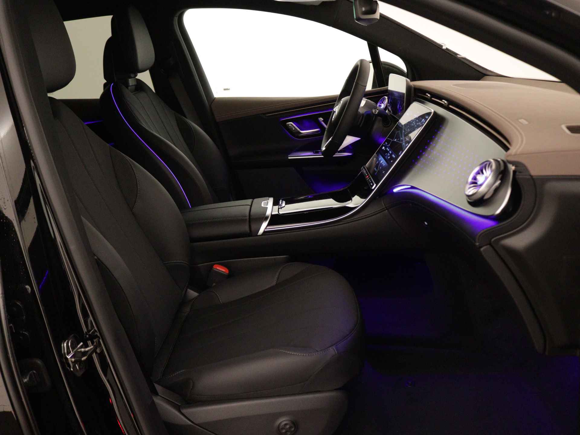 Mercedes-Benz EQE SUV 350+ Business Edition 96 kWh | Stoelventilatie en verwarming vooraan | Verwarmde voorruit | High-performance led-koplampen | | Parkeerpakket met achteruitcamera | Spiegelpakket | Sfeerverlichting | - 30/38
