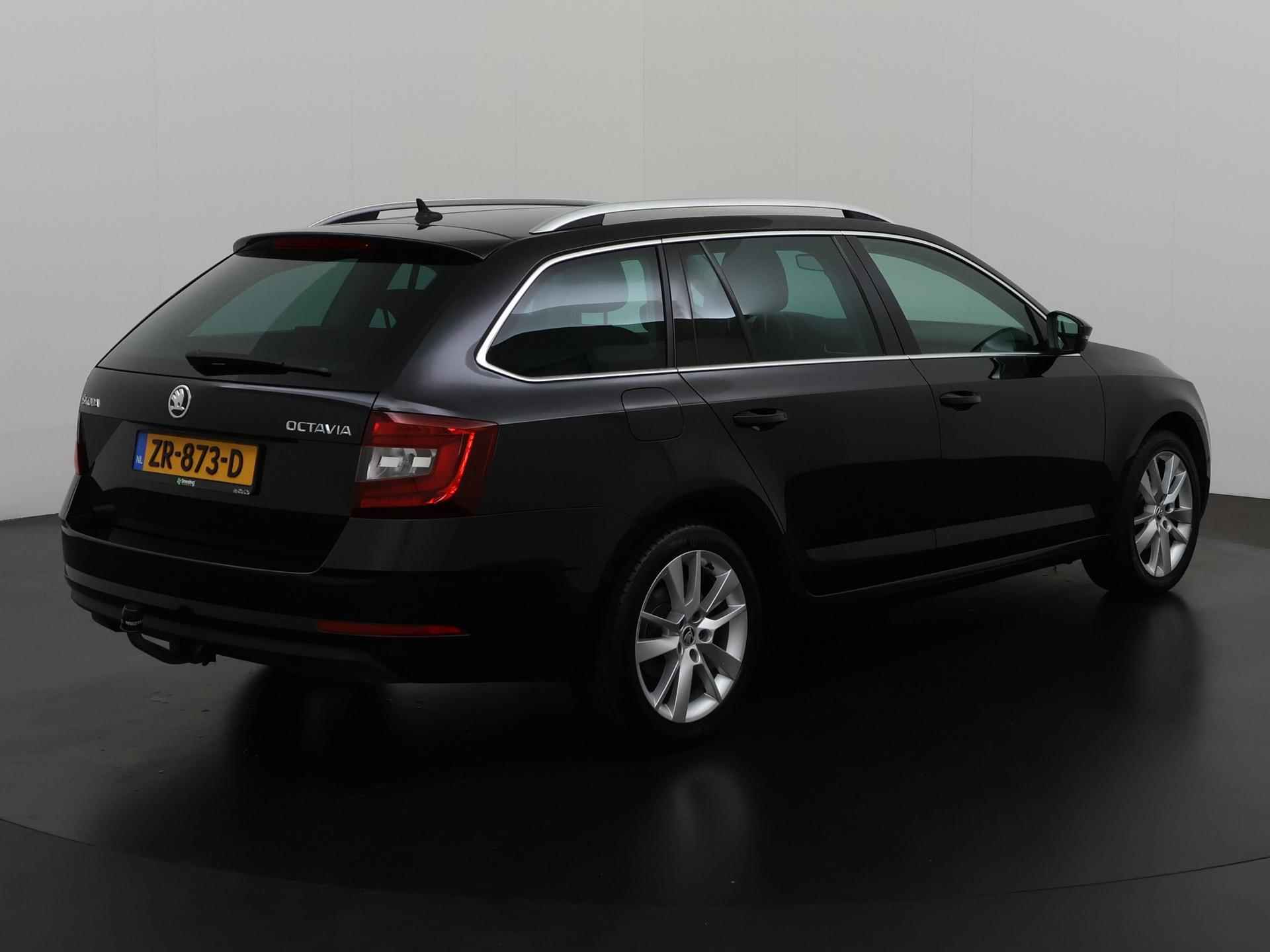 Skoda Octavia Combi 1.0 TSI Greentech Style Business | Trekhaak | Navigatie | Apple Carplay | Zondag Open! - 4/37