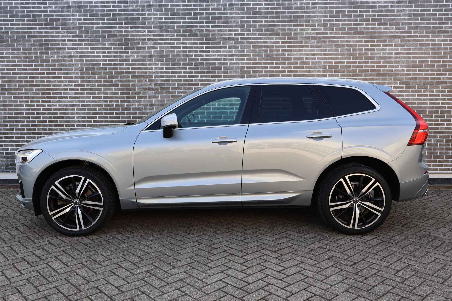 Volvo XC60 D4 AWD R-Design | Adaptive cruise control | Camera | Harman/Kardon audio | 21 inch velgen | Full LED koplampen | Keyless | Elektrische stoelverstelling | - 6/23