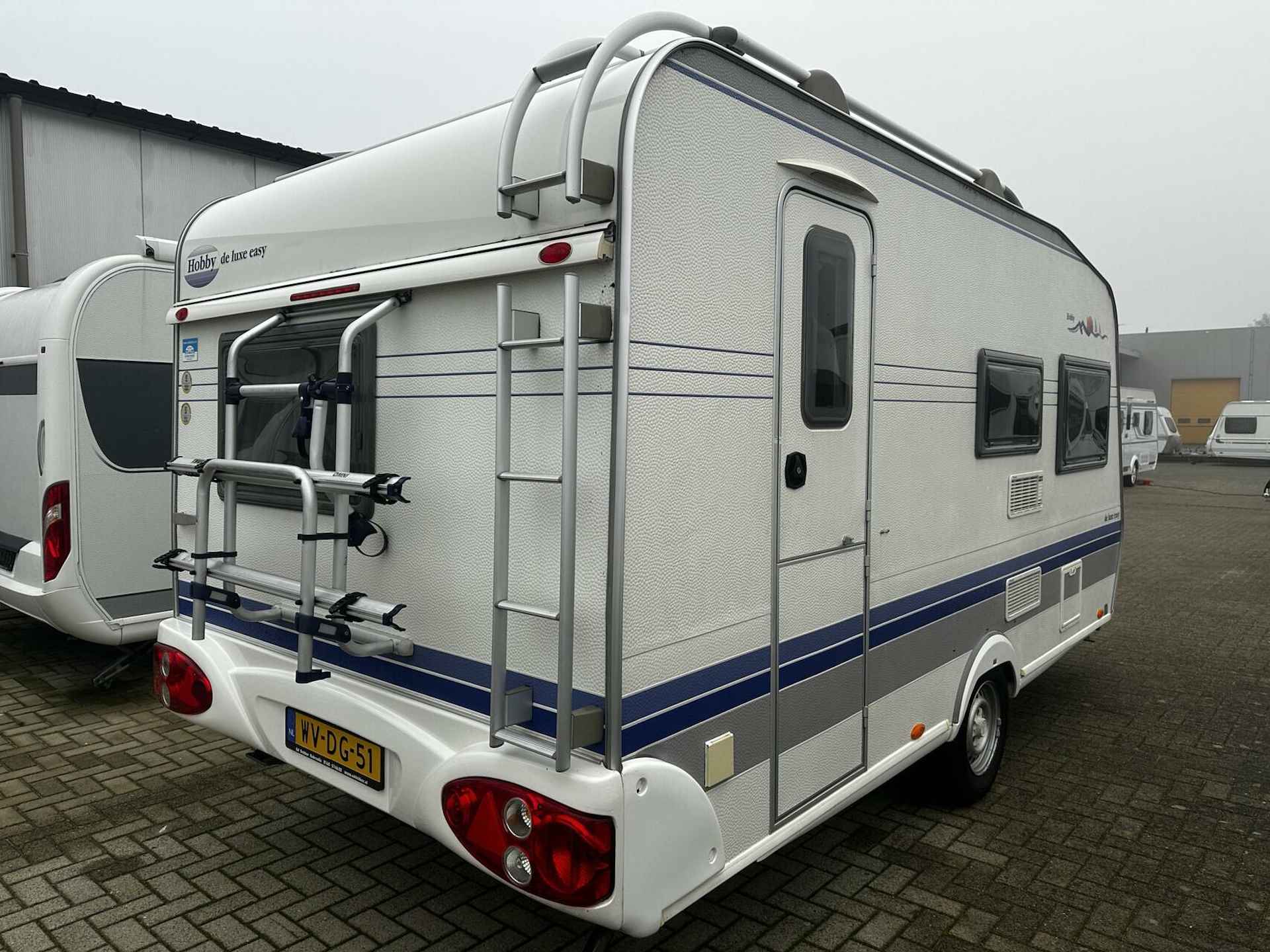 HOBBY DE LUXE EASY 440 VOORTENT + DWARSBED + FIETSENDRAGER - 5/27