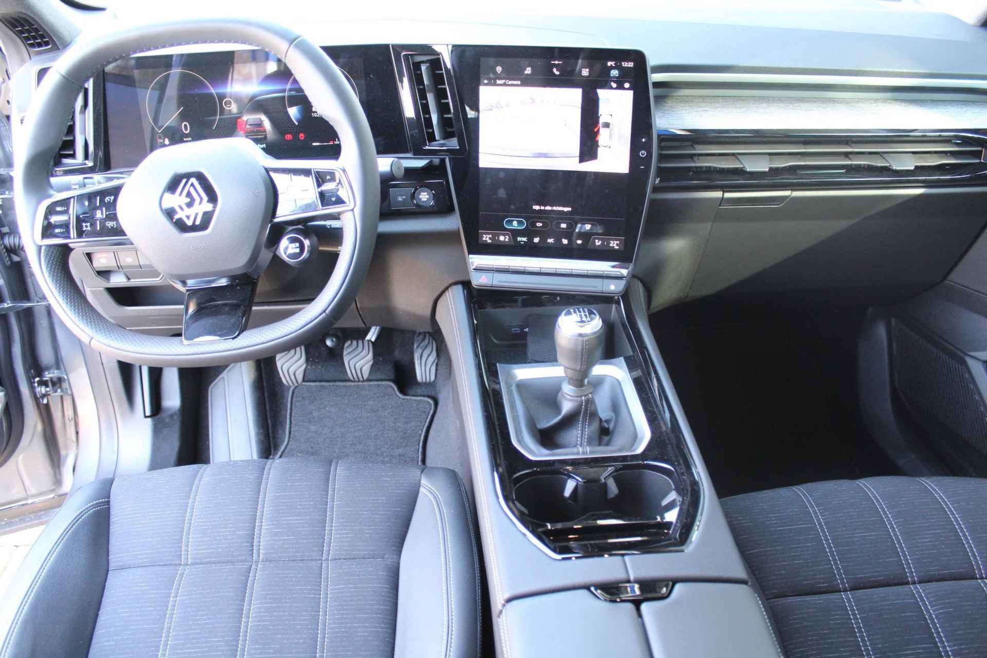 Renault Austral 1.2 Mild Hybrid Advanced 130 Techno  / Achteruitrijcamera / Apple Car Play & Android auto / Cruise control / DAB / Keyless / LED / Kunstlederen-stof bekleding / Licht metalen velgen 19" / Navigatiesysteem / Parkeersensoren voor + achter / Verwarmde voorruit - 2/34