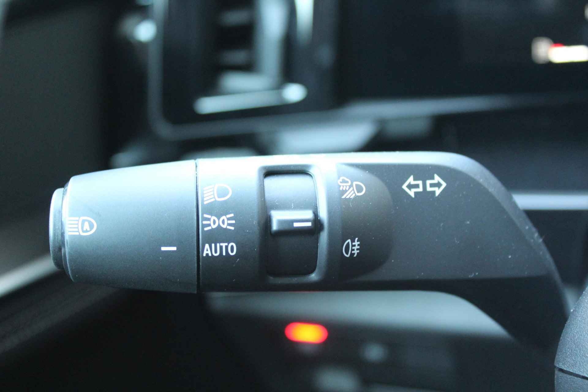 Renault Austral 1.2 Mild Hybrid Advanced 130 Techno  / Achteruitrijcamera / Apple Car Play & Android auto / Cruise control / DAB / Keyless / LED / Kunstlederen-stof bekleding / Licht metalen velgen 19" / Navigatiesysteem / Parkeersensoren voor + achter / Verwarmde voorruit - 7/34
