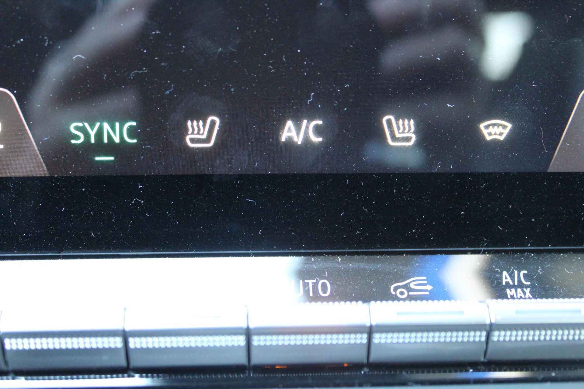 Renault Austral 1.2 Mild Hybrid Advanced 130 Techno  / Achteruitrijcamera / Apple Car Play & Android auto / Cruise control / DAB / Keyless / LED / Kunstlederen-stof bekleding / Licht metalen velgen 19" / Navigatiesysteem / Parkeersensoren voor + achter / Verwarmde voorruit - 20/34