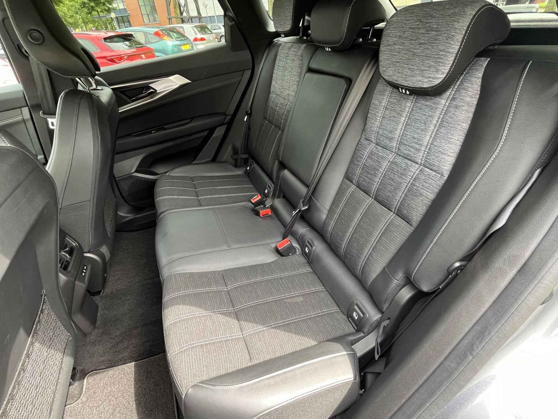 Renault Austral Mild Hybrid Advanced 130 Techno / 360 Graden Camera / Adaptief Cruise Control / Apple Carplay & Android Auto / Elektrische Stoelen / Stoelverwarming / Massage Stoelen / Licht metalen velgen 19" / Navigatie / Parkeersensoren voor + achter / - 8/52