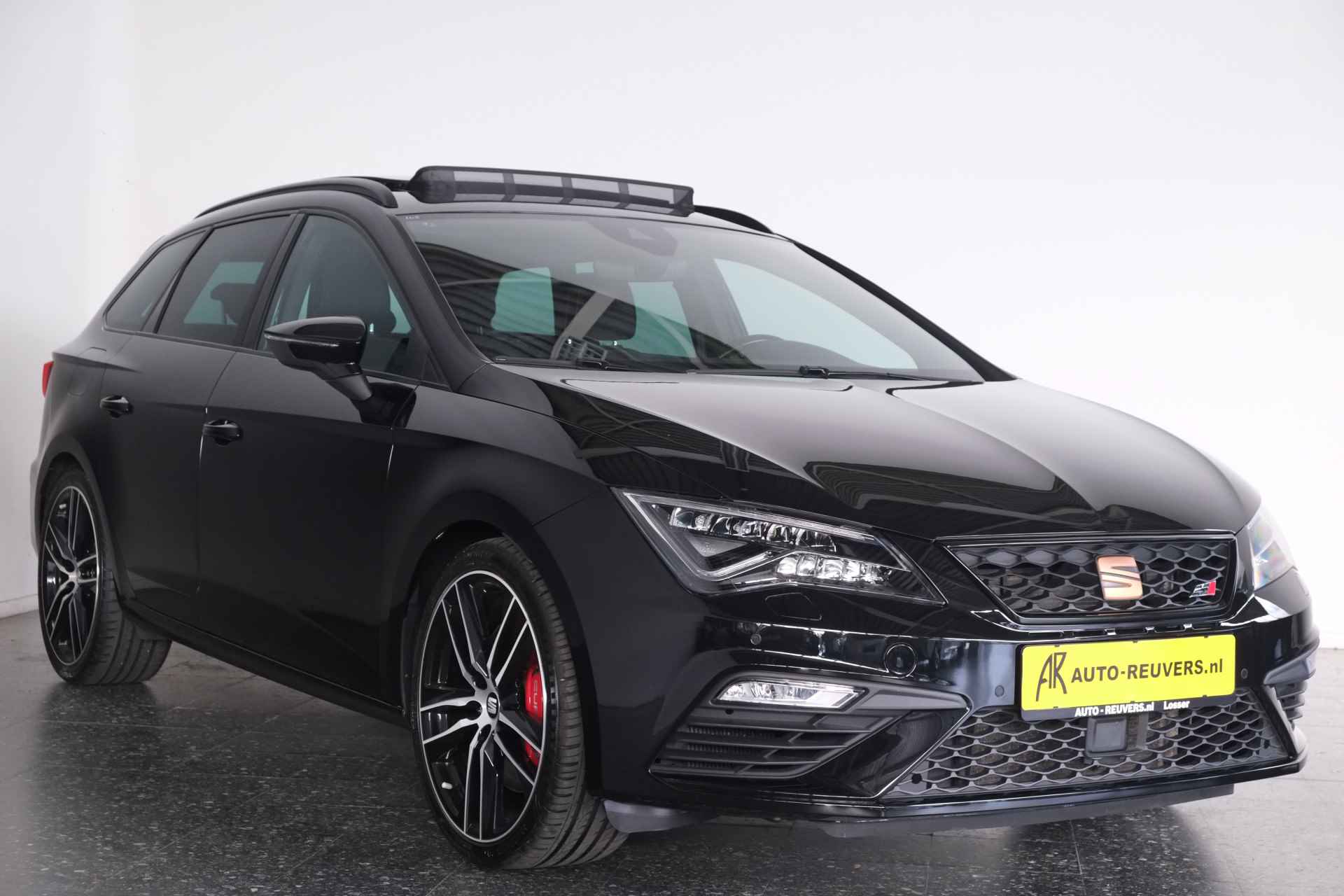 SEAT León ST 2.0 TSI CUPRA 300 / Panorama / Full Link / LED / ACC - 3/33