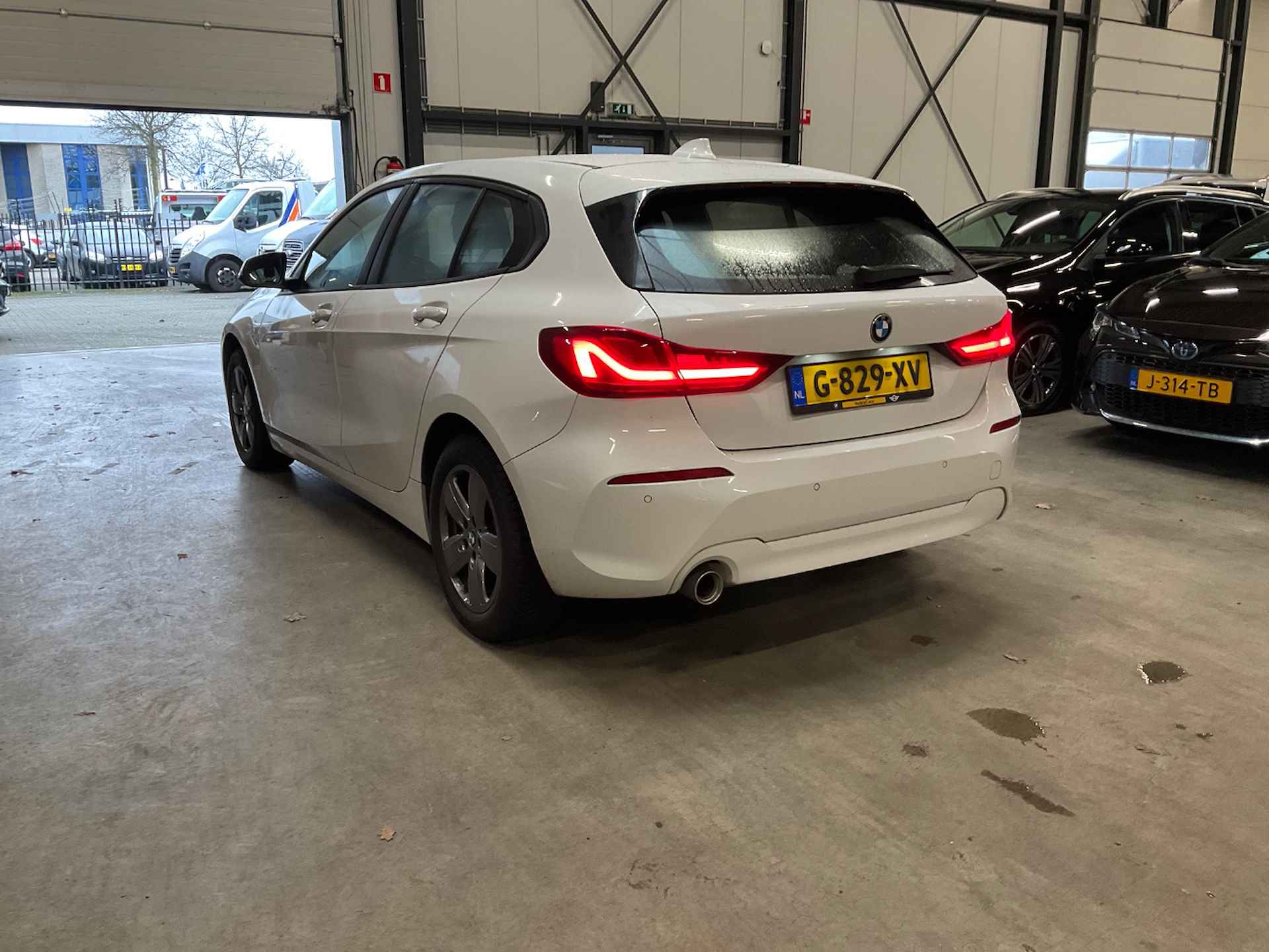 BMW 1-serie 118i Executive Edition automaat | Navi | Carplay | Clima | Led | Cruise | Komt binnenkort binnen! - 3/6