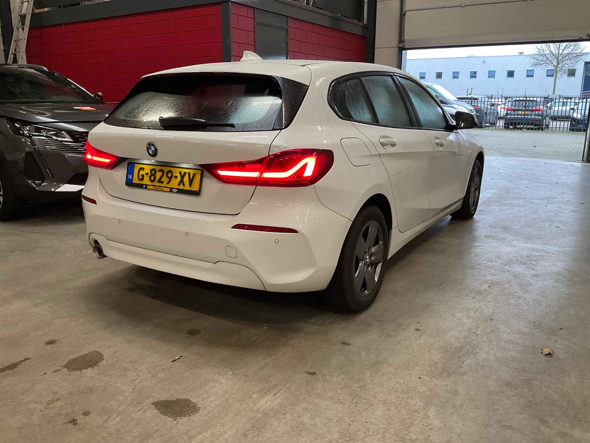 BMW 1-serie 118i Executive Edition automaat | Navi | Carplay | Clima | Led | Cruise | Komt binnenkort binnen! - 4/6