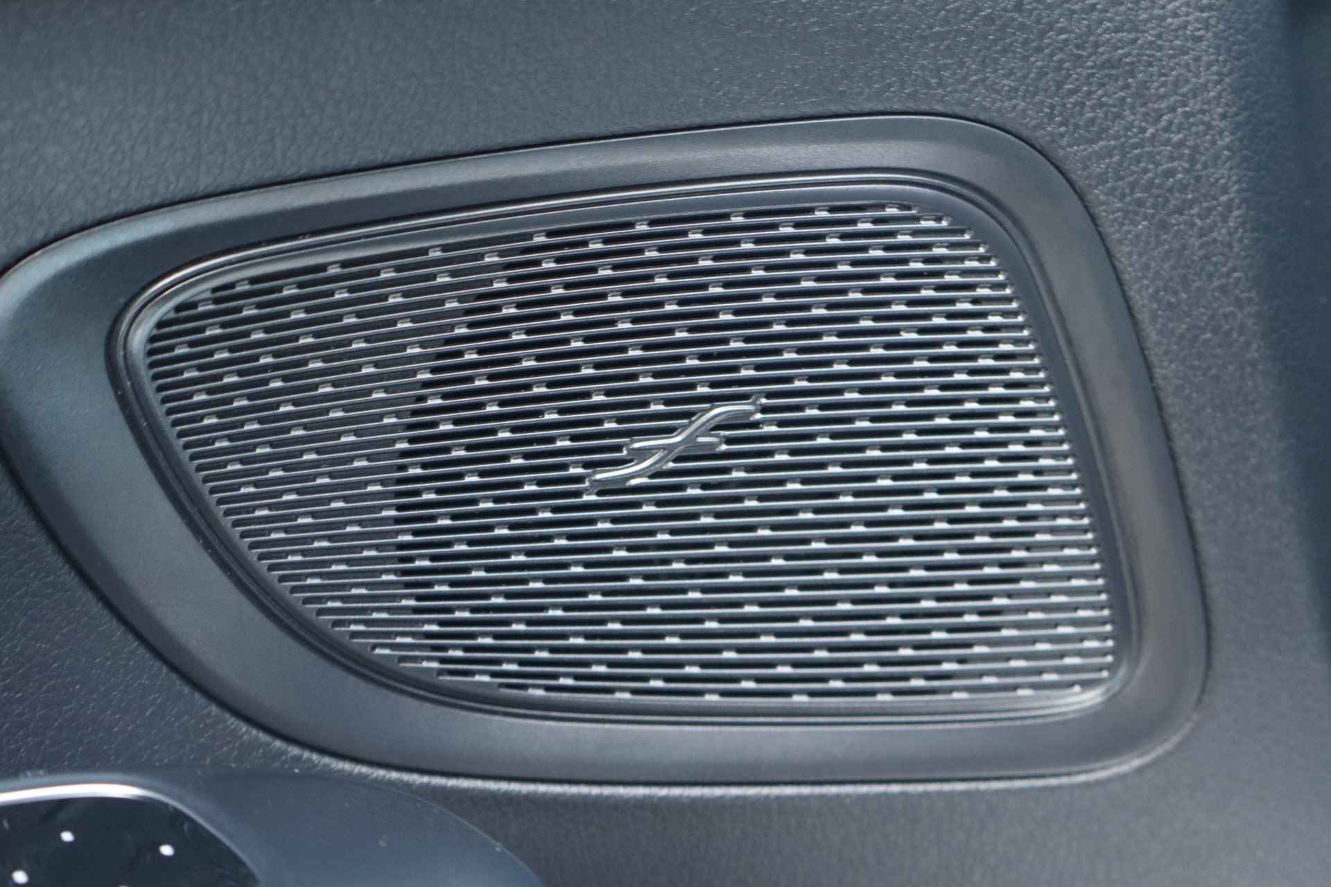 Mercedes-Benz C-Klasse Estate 200 Launch Edition AMG Line NL-Auto!! Pano I Elek.Stoelen I Leder I 360-Camera -- 2de Pinksterdag open van 11.00 t/m 15.30 uur -- - 25/50