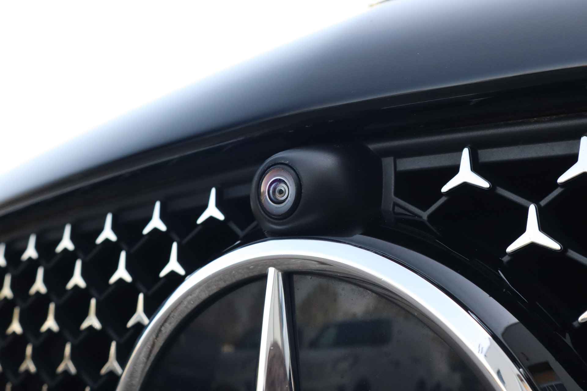 Mercedes-Benz C-Klasse Estate 200 Launch Edition AMG Line NL-Auto!! Pano I Elek.Stoelen I Leder I 360-Camera -- 2de Pinksterdag open van 11.00 t/m 15.30 uur -- - 45/50