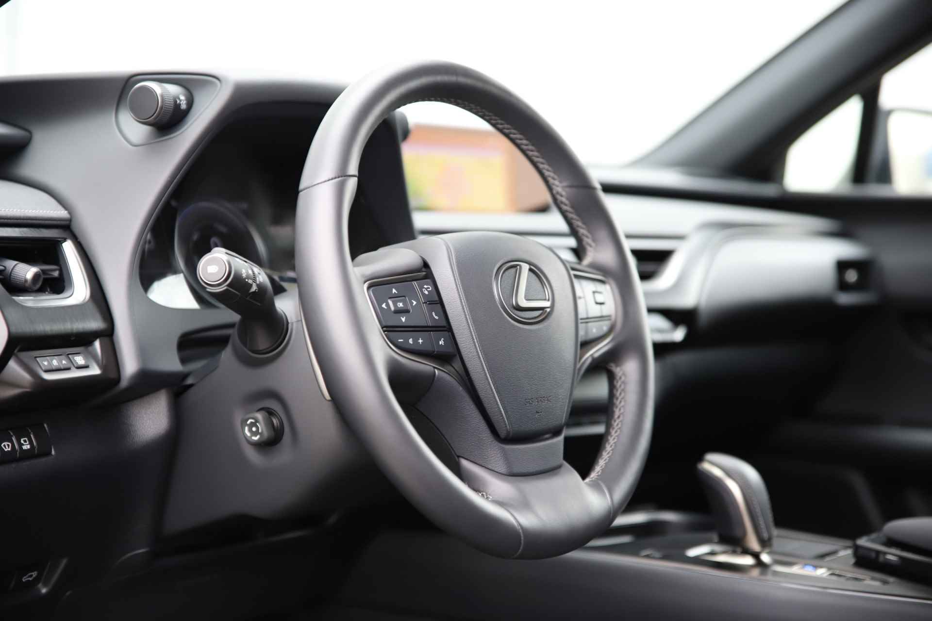 Lexus UX 300e Luxury 204pk Full Electric | Full Options - 9/61