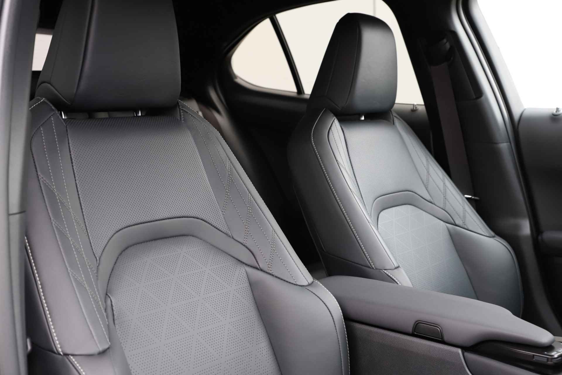 Lexus UX 300e Luxury 204pk Full Electric | Full Options - 10/61