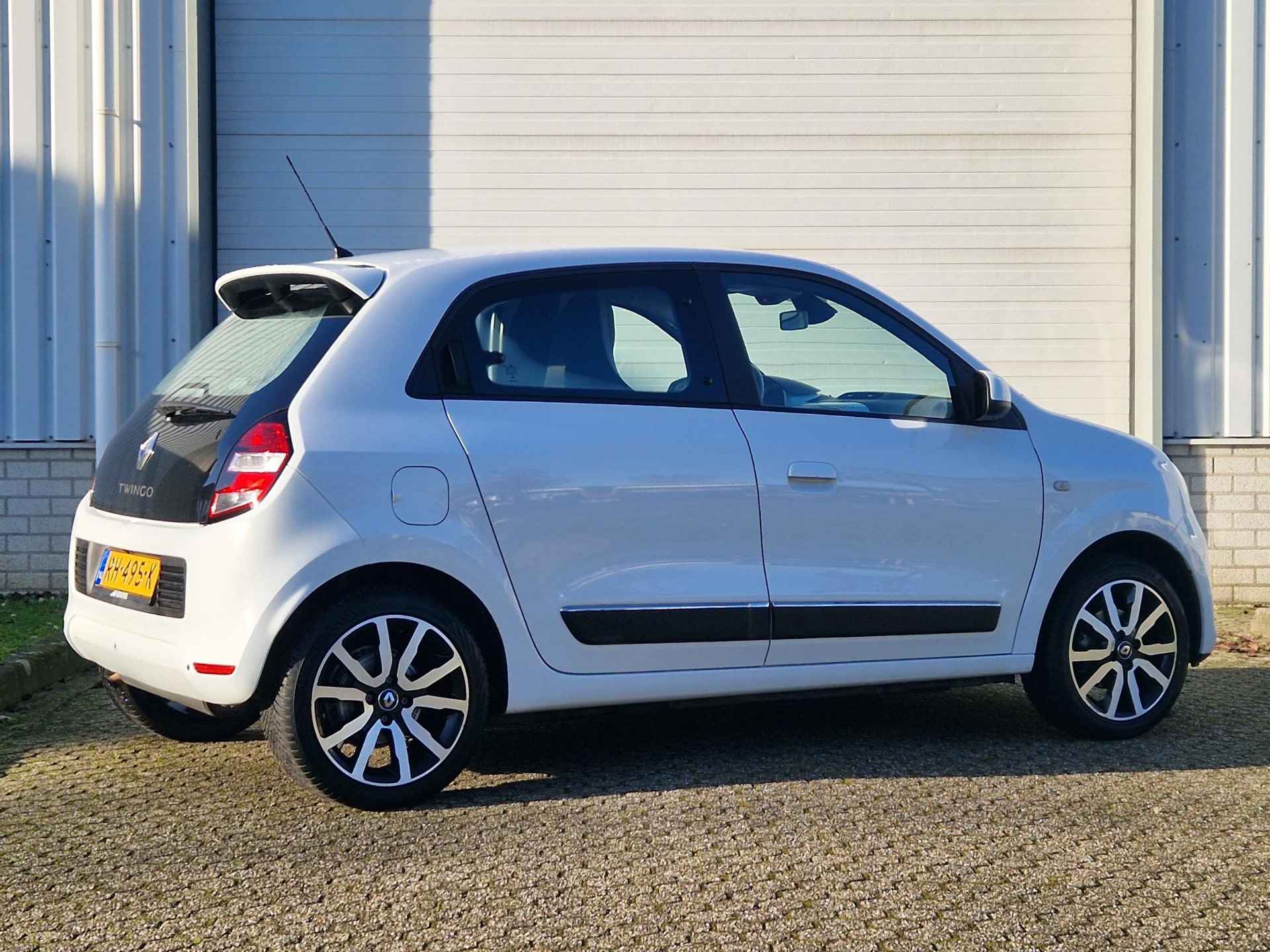 Renault Twingo 1.0 Intens Automaat / 1e Eigenaar / Dealer Onderhouden / Achteruitrijcamera / All Season Banden / Apple Carplay / Android Auto / Parkeersensoren Achter / - 3/33