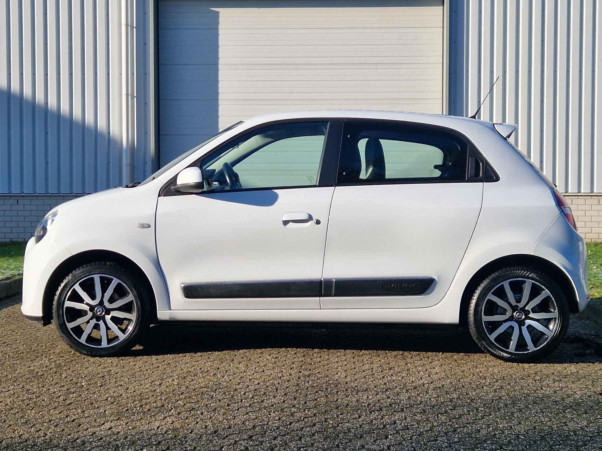 Renault Twingo 1.0 Intens Automaat / 1e Eigenaar / Dealer Onderhouden / Achteruitrijcamera / All Season Banden / Apple Carplay / Android Auto / Parkeersensoren Achter / - 11/33