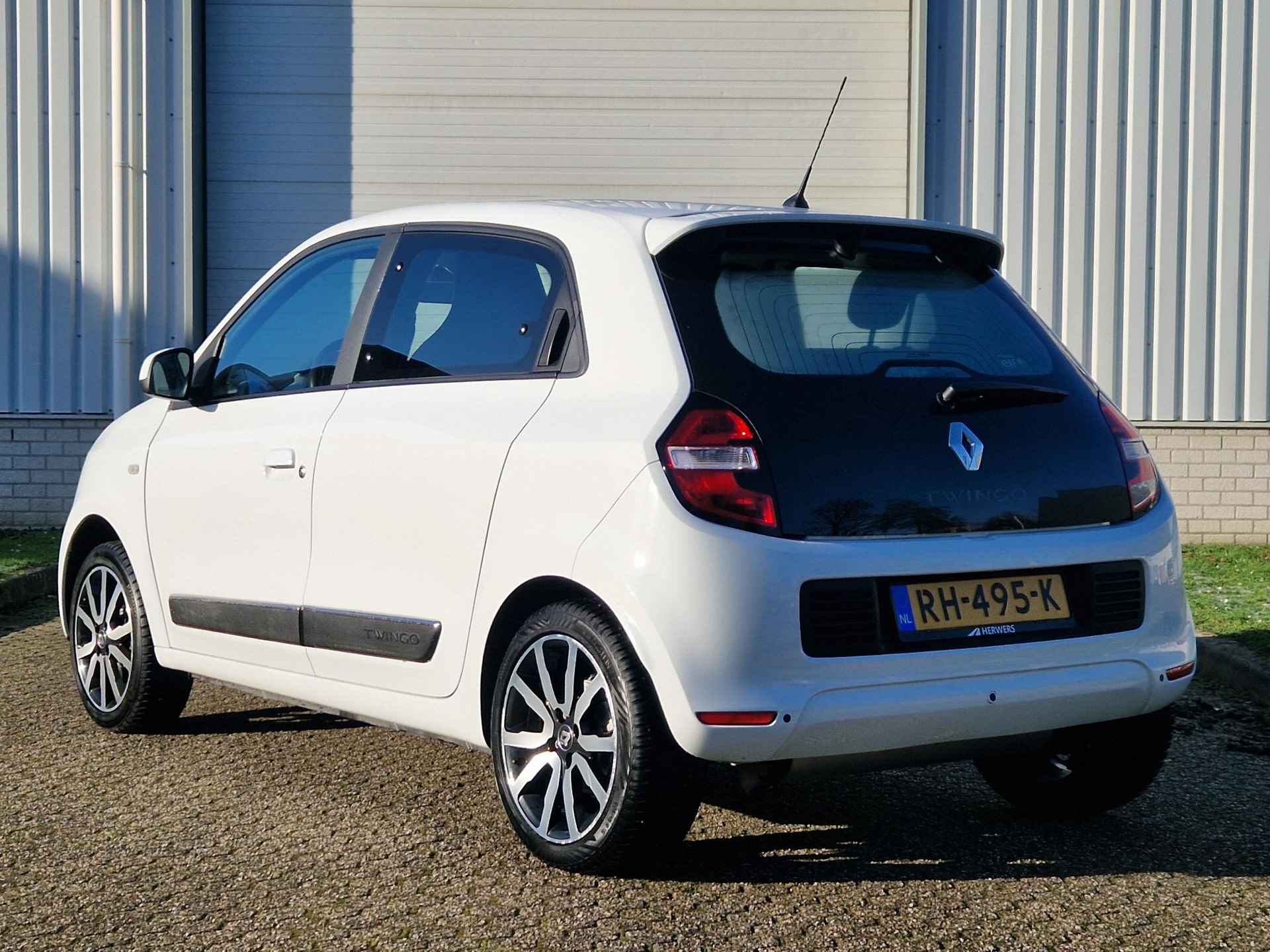 Renault Twingo 1.0 Intens Automaat / 1e Eigenaar / Dealer Onderhouden / Achteruitrijcamera / All Season Banden / Apple Carplay / Android Auto / Parkeersensoren Achter / - 18/33