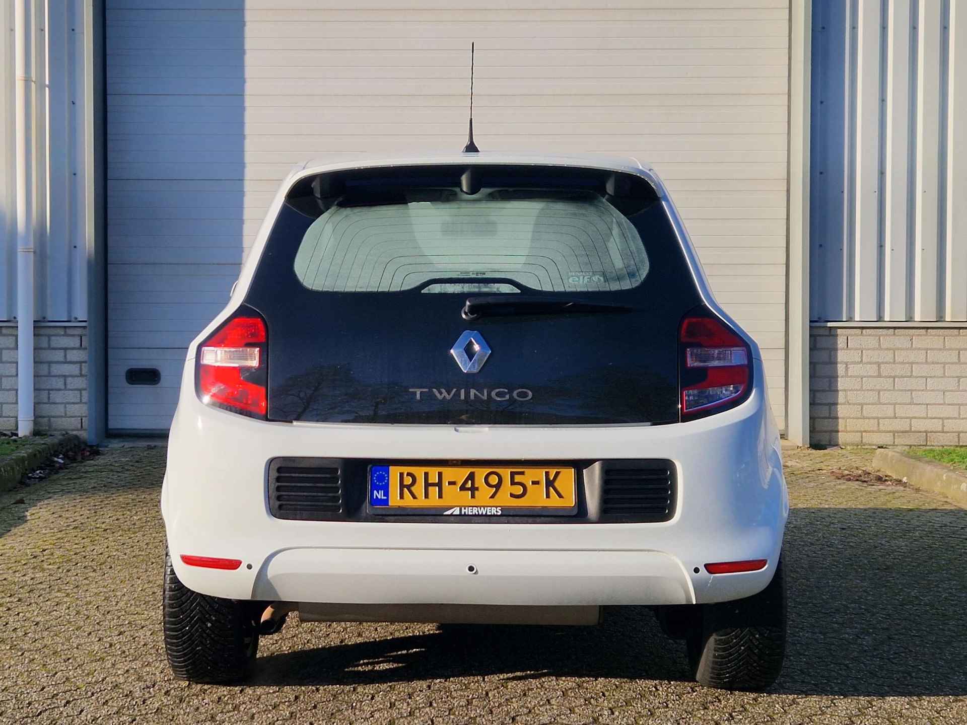 Renault Twingo 1.0 Intens Automaat / 1e Eigenaar / Dealer Onderhouden / Achteruitrijcamera / All Season Banden / Apple Carplay / Android Auto / Parkeersensoren Achter / - 24/33