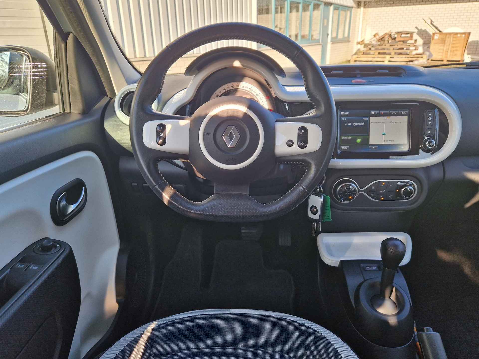 Renault Twingo 1.0 Intens Automaat / 1e Eigenaar / Dealer Onderhouden / Achteruitrijcamera / All Season Banden / Apple Carplay / Android Auto / Parkeersensoren Achter / - 27/33