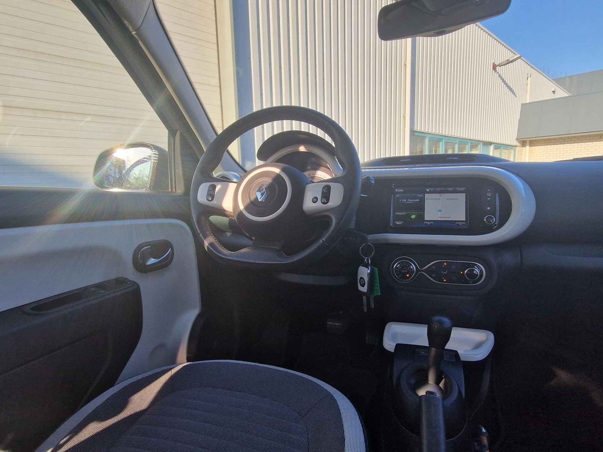 Renault Twingo 1.0 Intens Automaat / 1e Eigenaar / Dealer Onderhouden / Achteruitrijcamera / All Season Banden / Apple Carplay / Android Auto / Parkeersensoren Achter / - 29/33