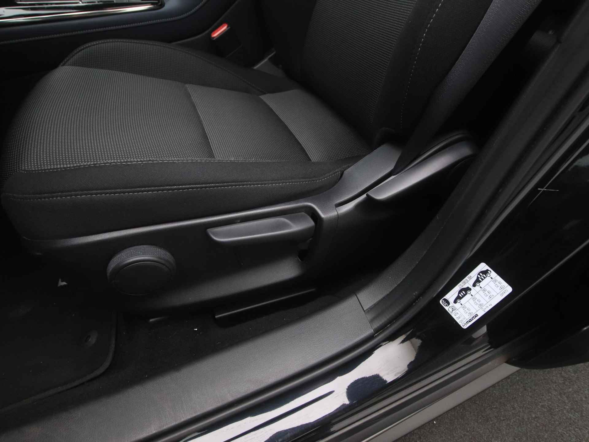 Mazda CX-30 2.0 SkyActiv-X Comfort automaat met afneembare trekhaak : dealer onderhouden - 15/48