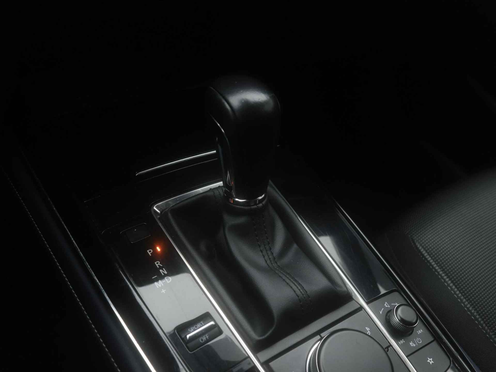 Mazda CX-30 2.0 SkyActiv-X Comfort automaat met afneembare trekhaak : dealer onderhouden - 39/48