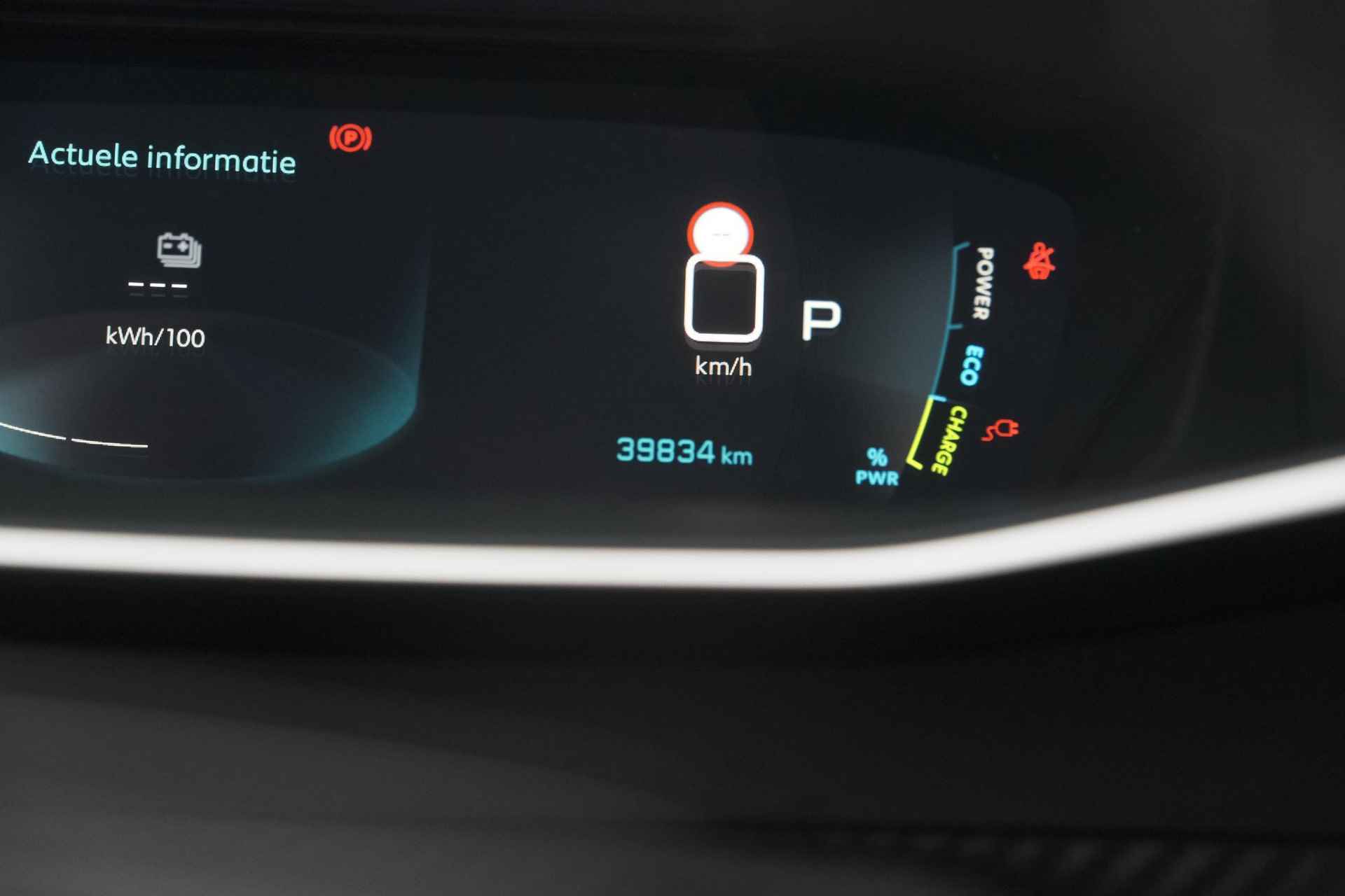 Peugeot E-2008 EV GT Pack 50 kWh | Schuif-/Kanteldak | Adaptieve Cruise Control | Camera | Dodehoekdetectie - 45/82