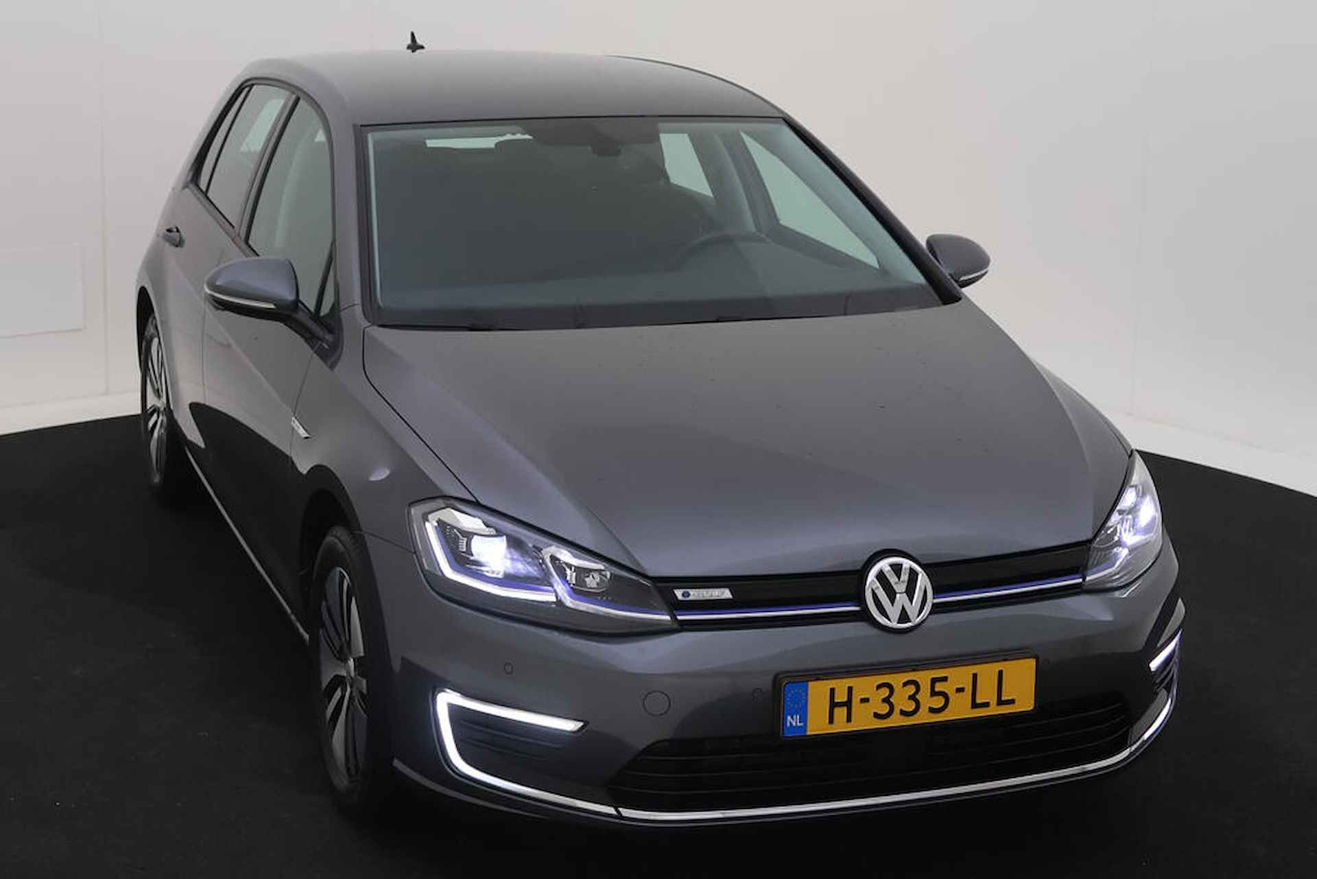 Volkswagen e-Golf E-DITION / Metallic/ Led/ clima/ Navi/ LMV/ Unieke KM stand - 8/15