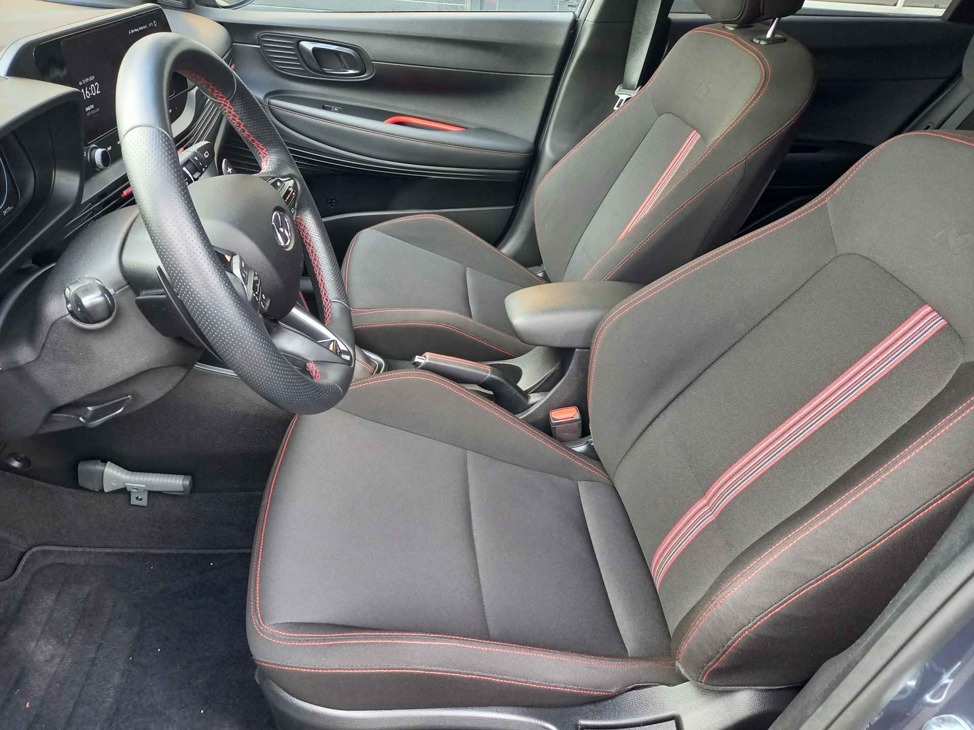 Hyundai i20 1.0 T-GDI 120pk N Line Automaat | Navigatie | Sportstoelen | Parkeercamera - 13/41