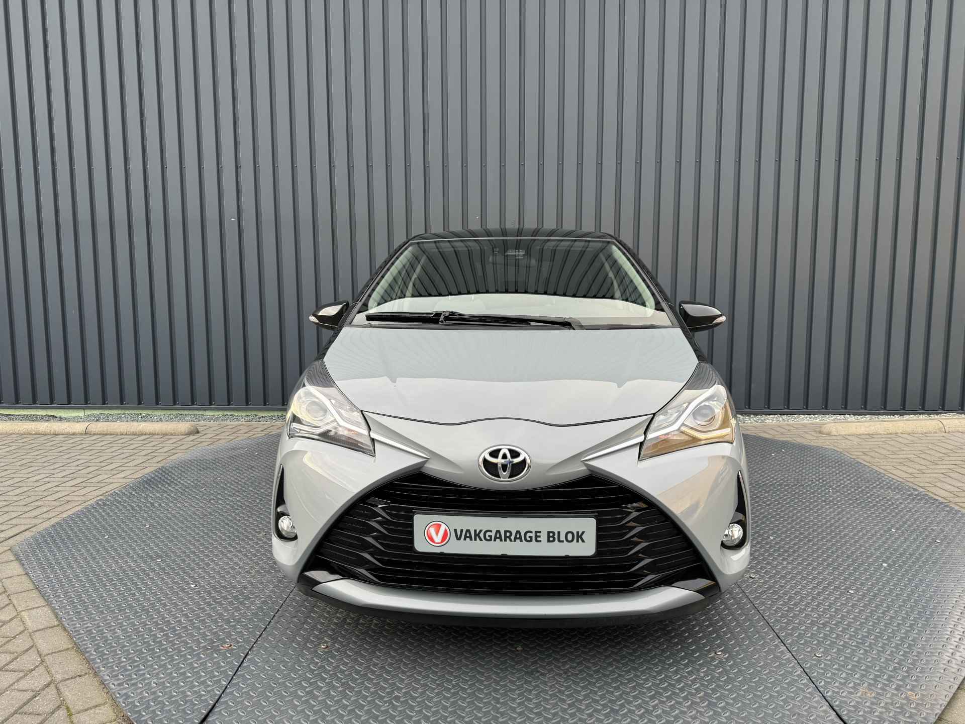 Toyota Yaris 1.5 VVT-i Bi-Tone | 4x nieuwe All Season banden | 12 mnd Bovag GARANTIE | Rijklaar!! - 6/39