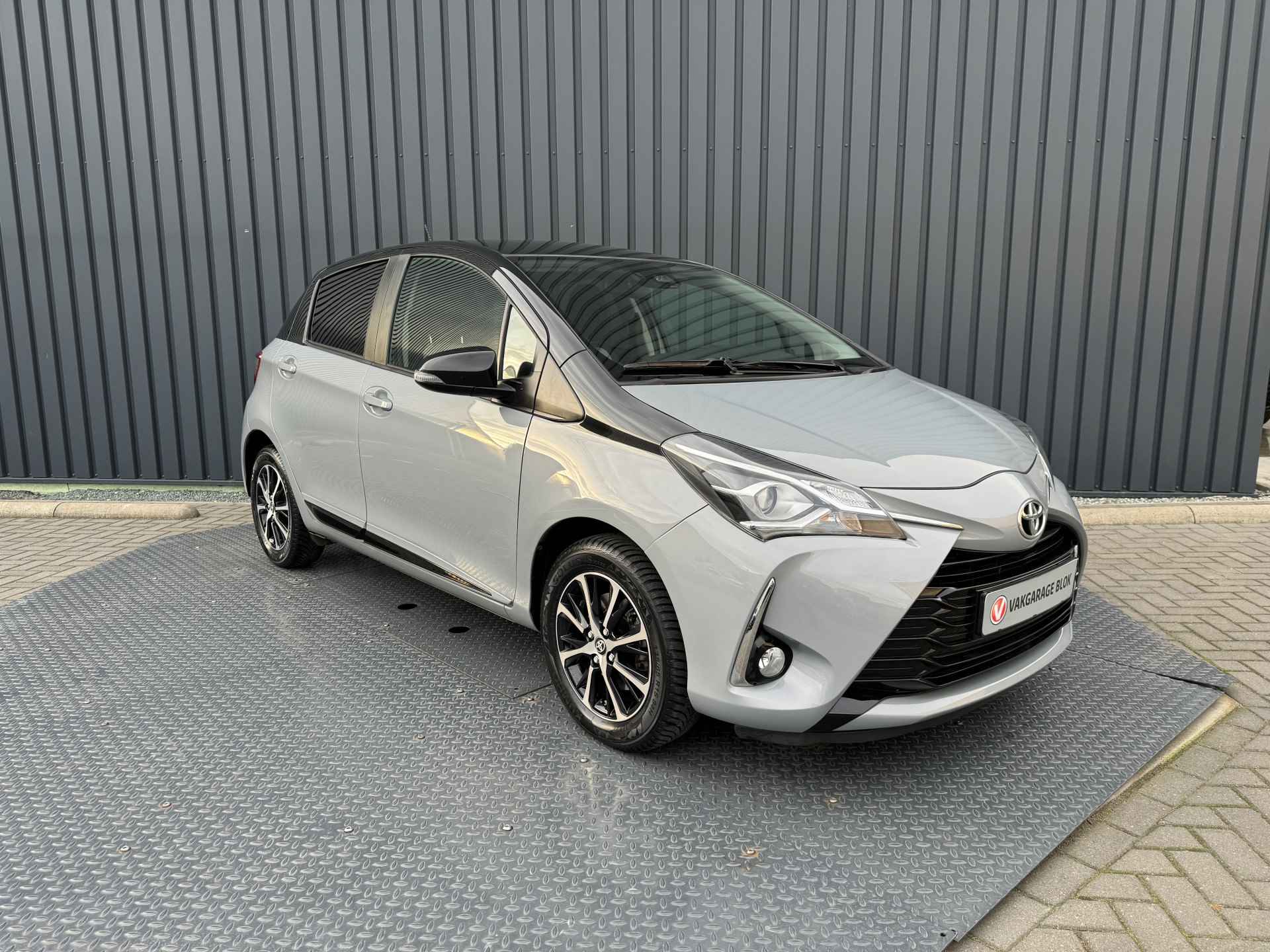 Toyota Yaris 1.5 VVT-i Bi-Tone | 4x nieuwe All Season banden | 12 mnd Bovag GARANTIE | Rijklaar!! - 7/39