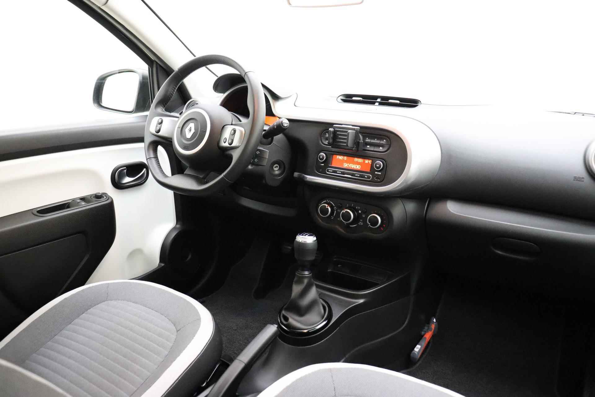 Renault Twingo 1.0 SCe Limited 65 PK | Handgeschakeld | Airco | Elektrische ramen | Parkeersensor | Cruise Control | Radio | Bluetooth | 1e eigenaar - 4/32