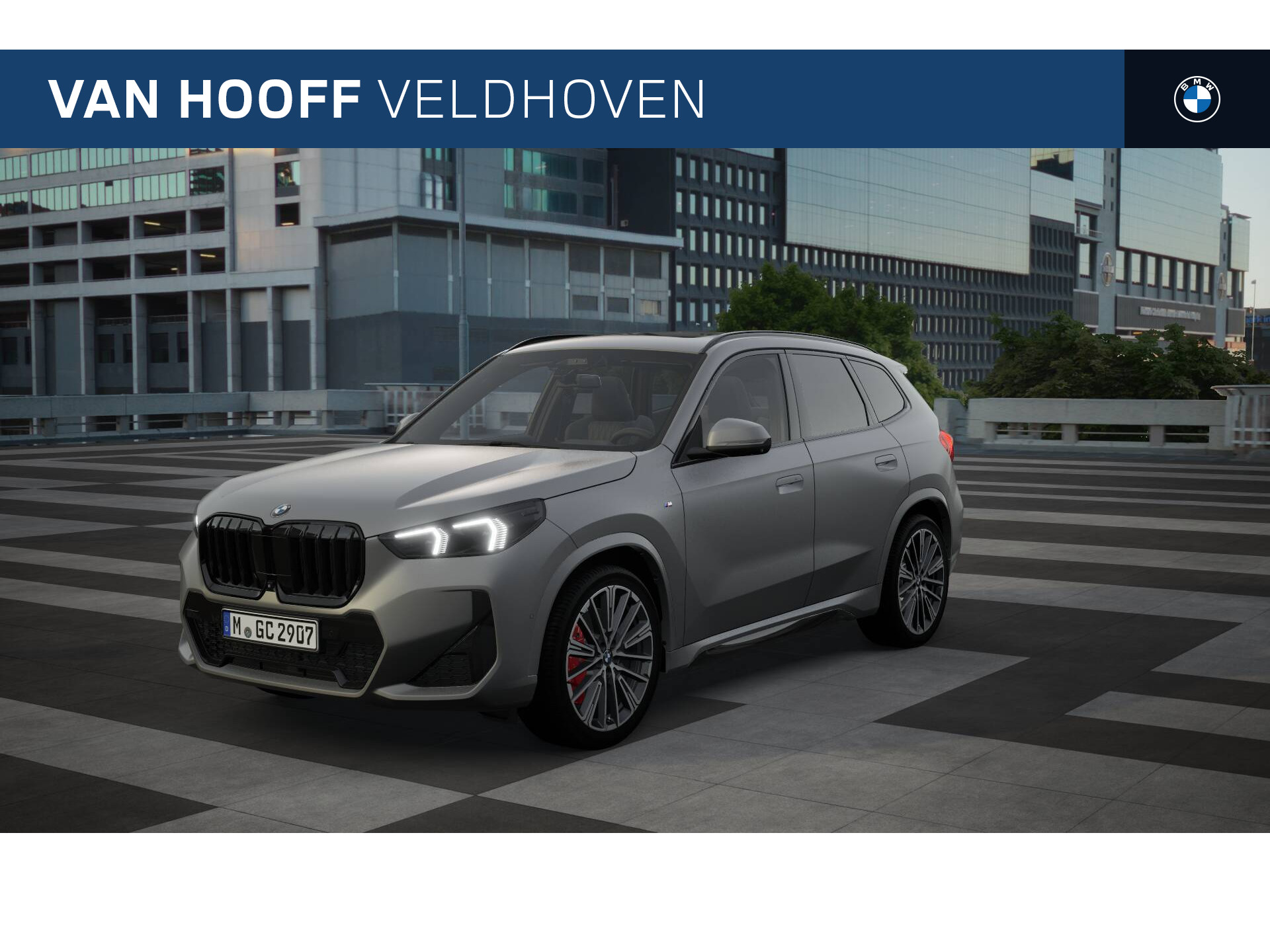 BMW X1 sDrive20i M Sport Automaat / Panoramadak / Trekhaak / Adaptieve LED / M Adaptief onderstel / Parking Assistant Plus / Comfort Access