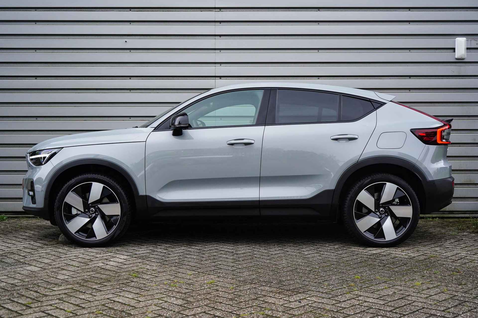 Volvo C40 Single Motor Extended Range Ultimate 82 kWh | Panoramadak | 20" Lichtmetalen velgen | Stoel en stuurverwarming - 3/29