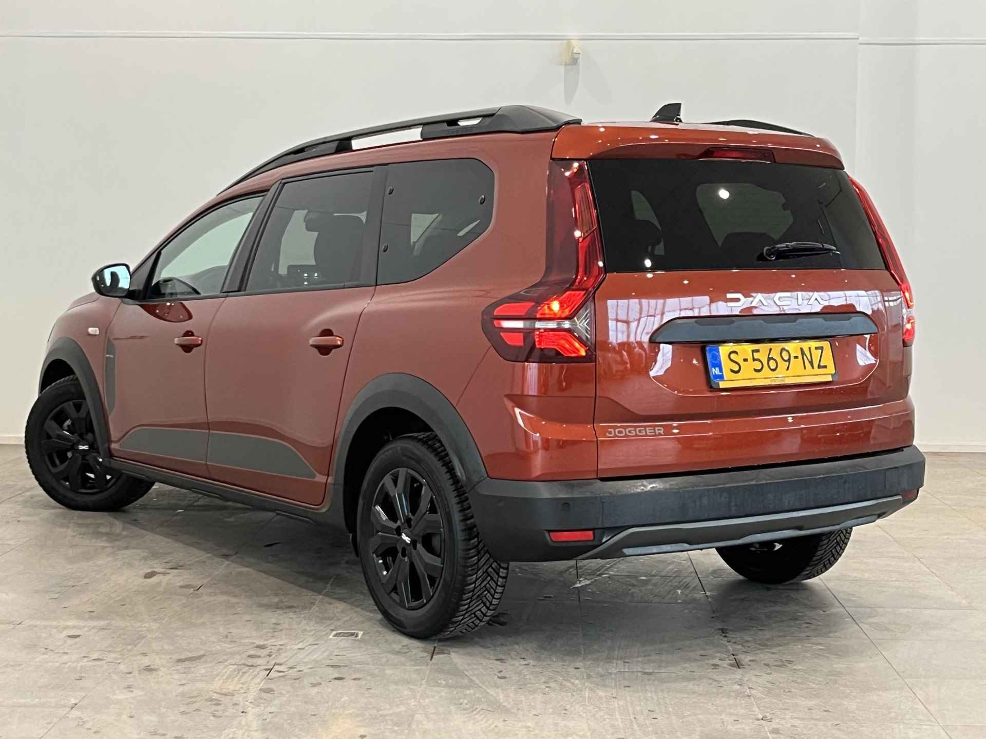 Dacia Jogger 1.0 TCe 110 Extreme 7p. | 7-persoons | Navigatie | Dodehoekdetectie | Parkeersensoren voor, achter en achteruitrijcamera | Apple Carplay/Android Auto - 3/21