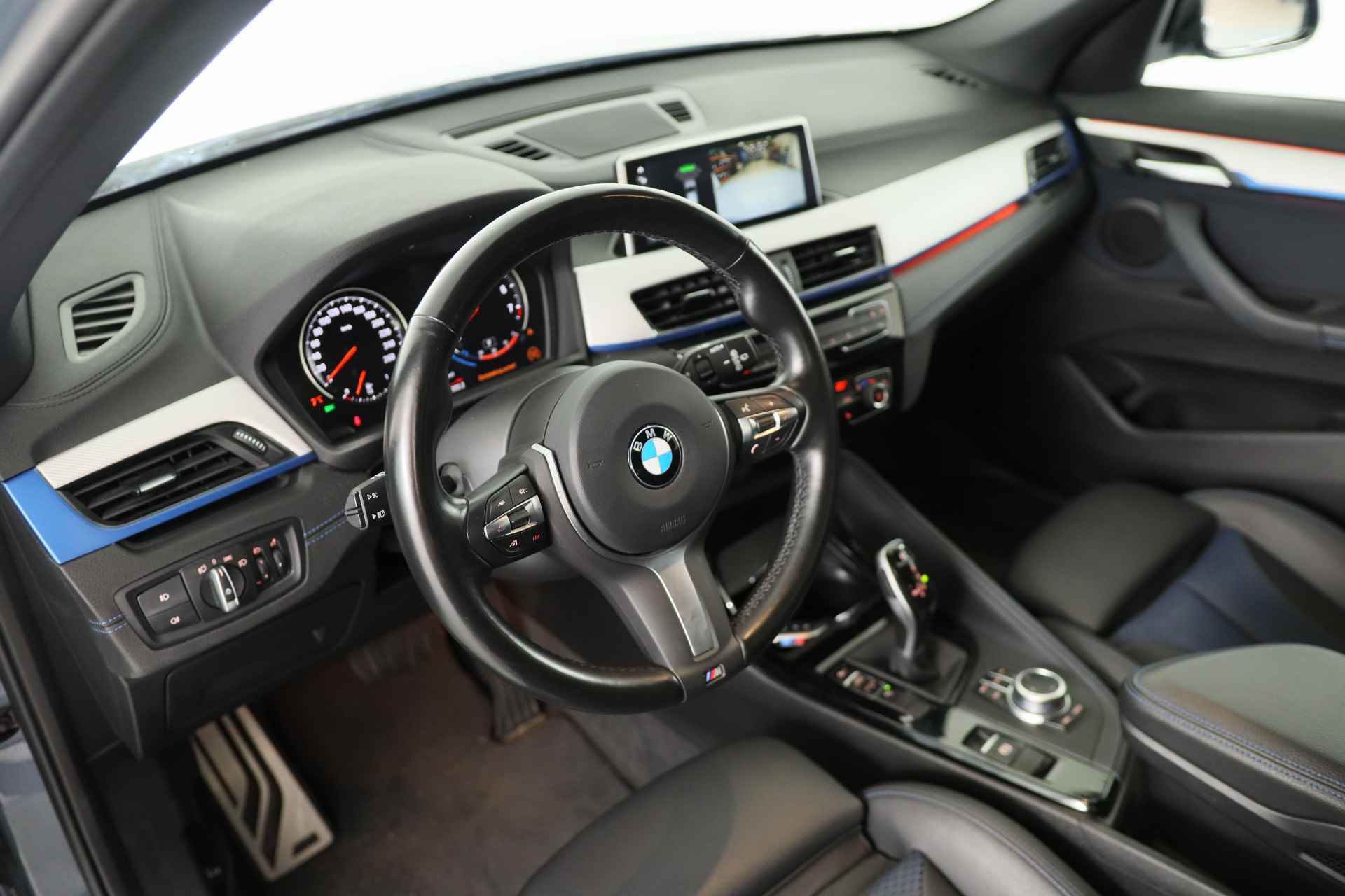 BMW X1 sDrive18i High Executive | M Sport | Adaptive Cruise | Led | Keyless | Camera | Elektr achterklep | Stoelverwarming | Sportstoel - 8/38