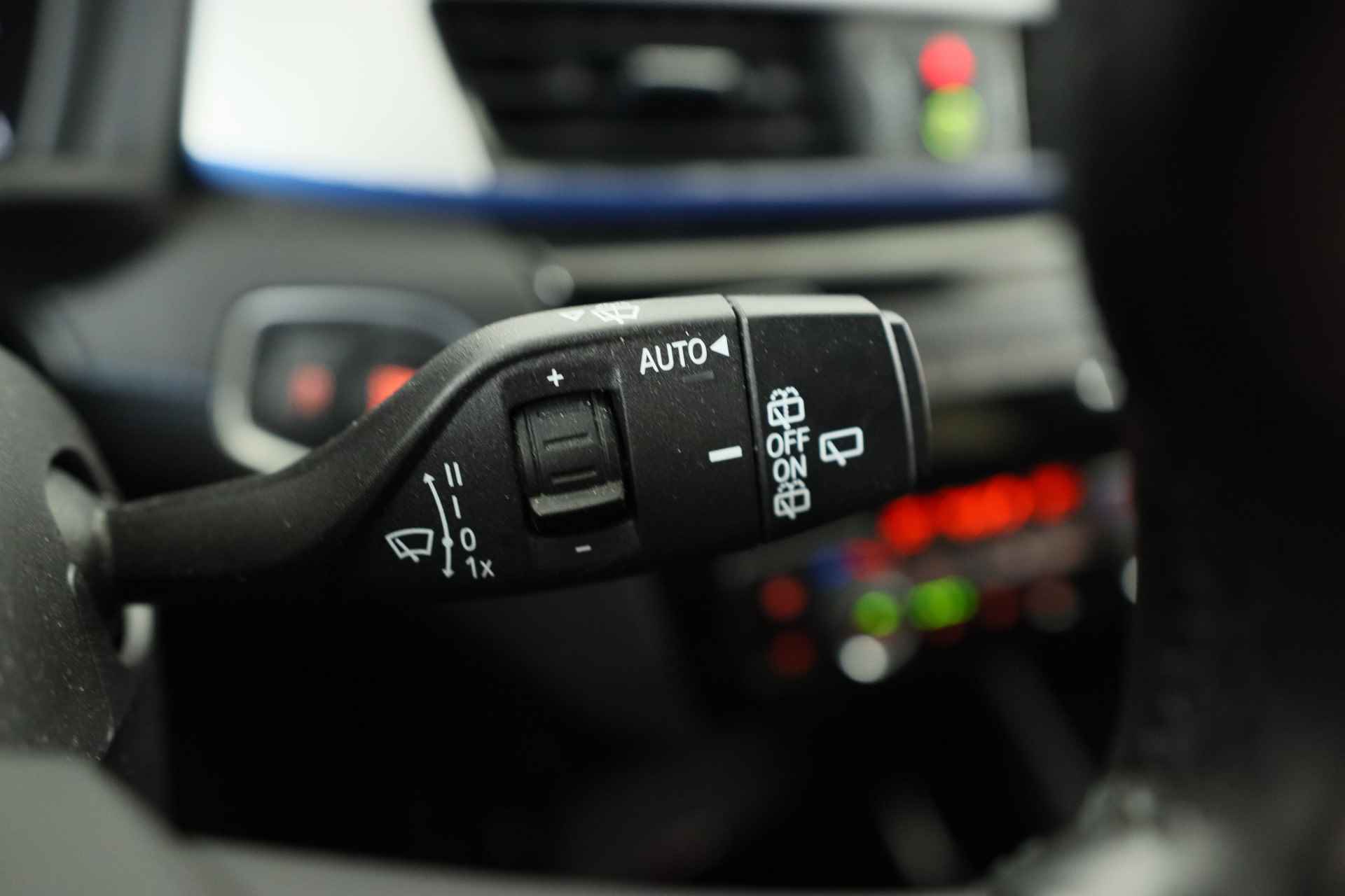 BMW X1 sDrive18i High Executive | M Sport | Adaptive Cruise | Led | Keyless | Camera | Elektr achterklep | Stoelverwarming | Sportstoel - 36/38