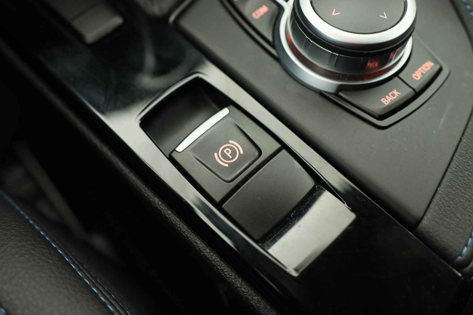 BMW X1 sDrive18i High Executive | M Sport | Adaptive Cruise | Led | Keyless | Camera | Elektr achterklep | Stoelverwarming | Sportstoel - 37/38
