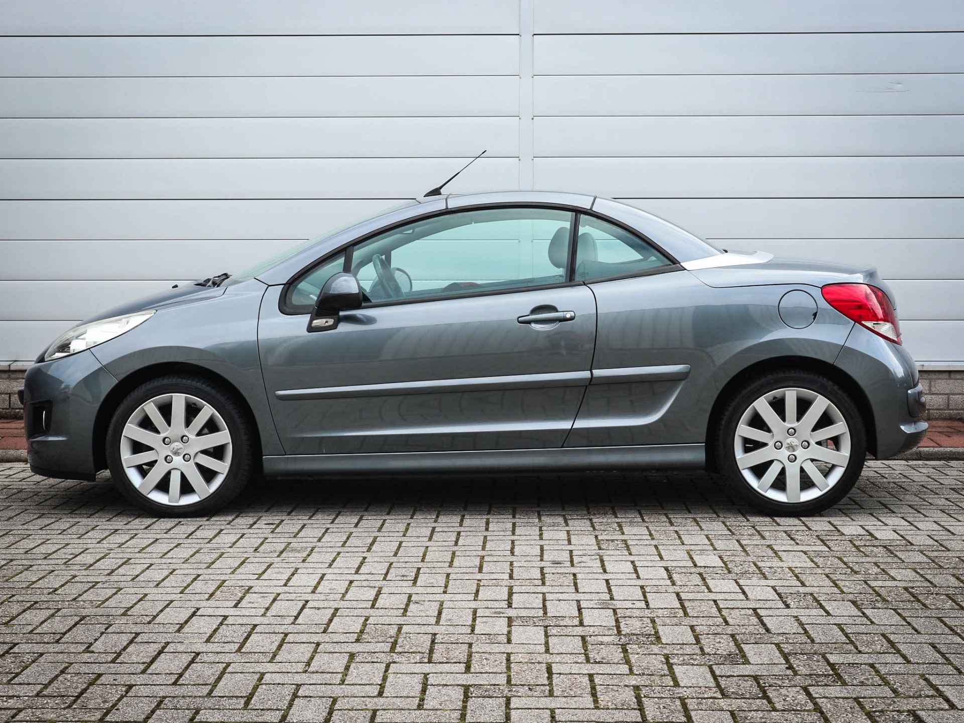 Peugeot 207 CC 1.6 VTi Griffe | Clima | Cruise | Leer | Stoelverwarming | Pdc | 17 inch | - 11/44