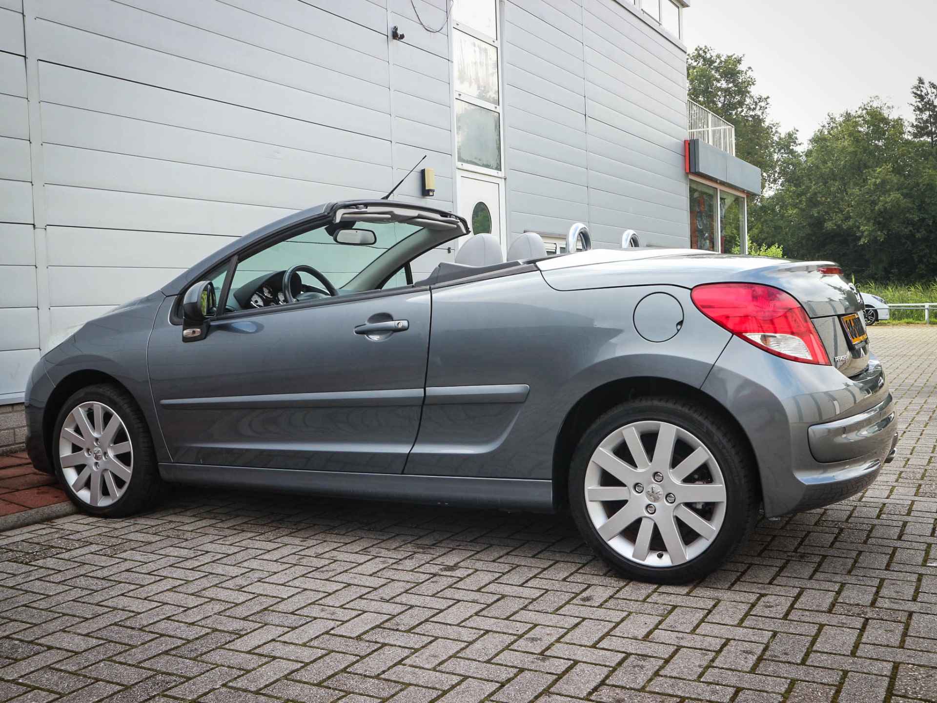 Peugeot 207 CC 1.6 VTi Griffe | Clima | Cruise | Leer | Stoelverwarming | Pdc | 17 inch | - 27/44