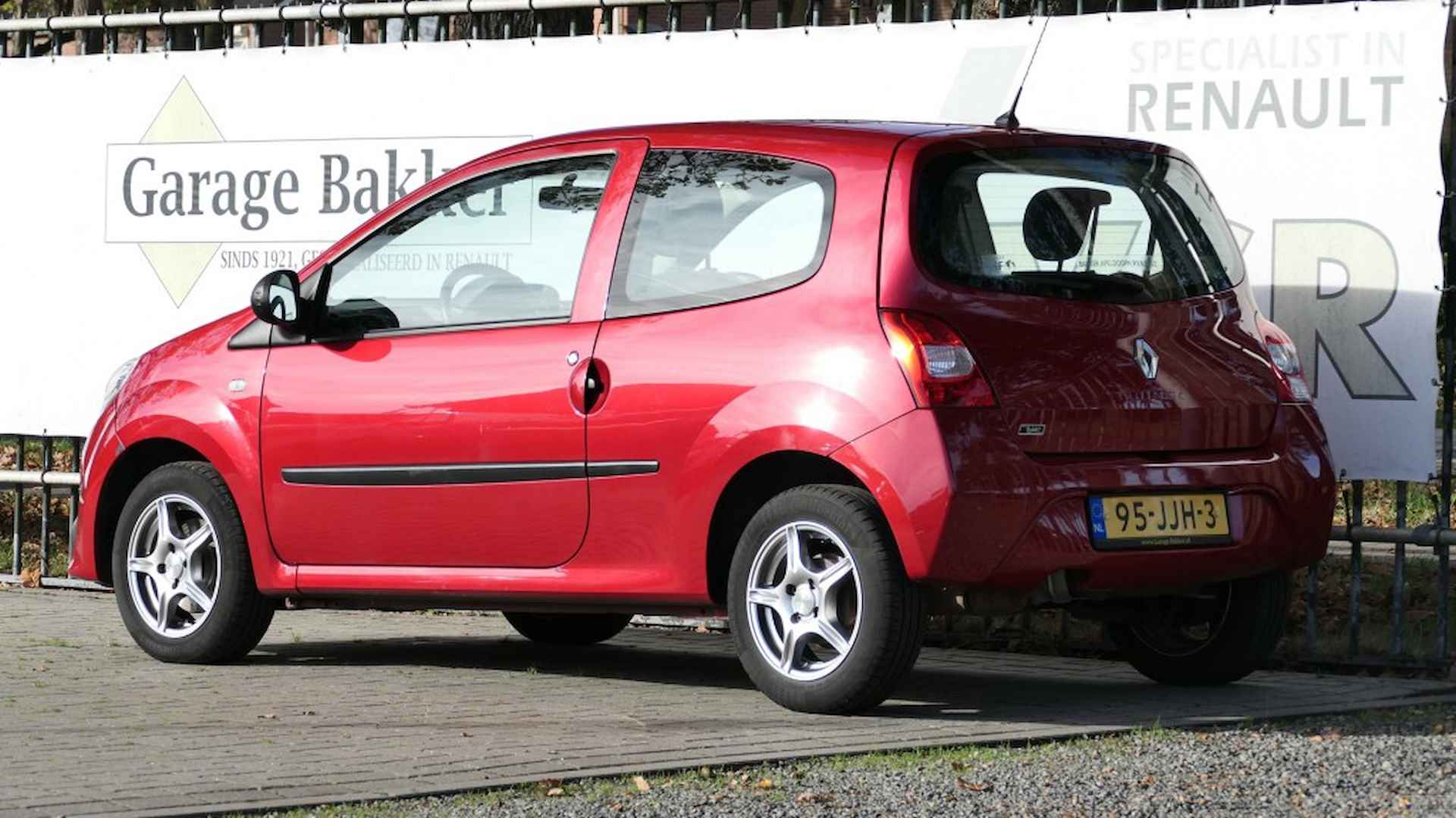 RENAULT Twingo 1.2 60 Authentique - 2/19