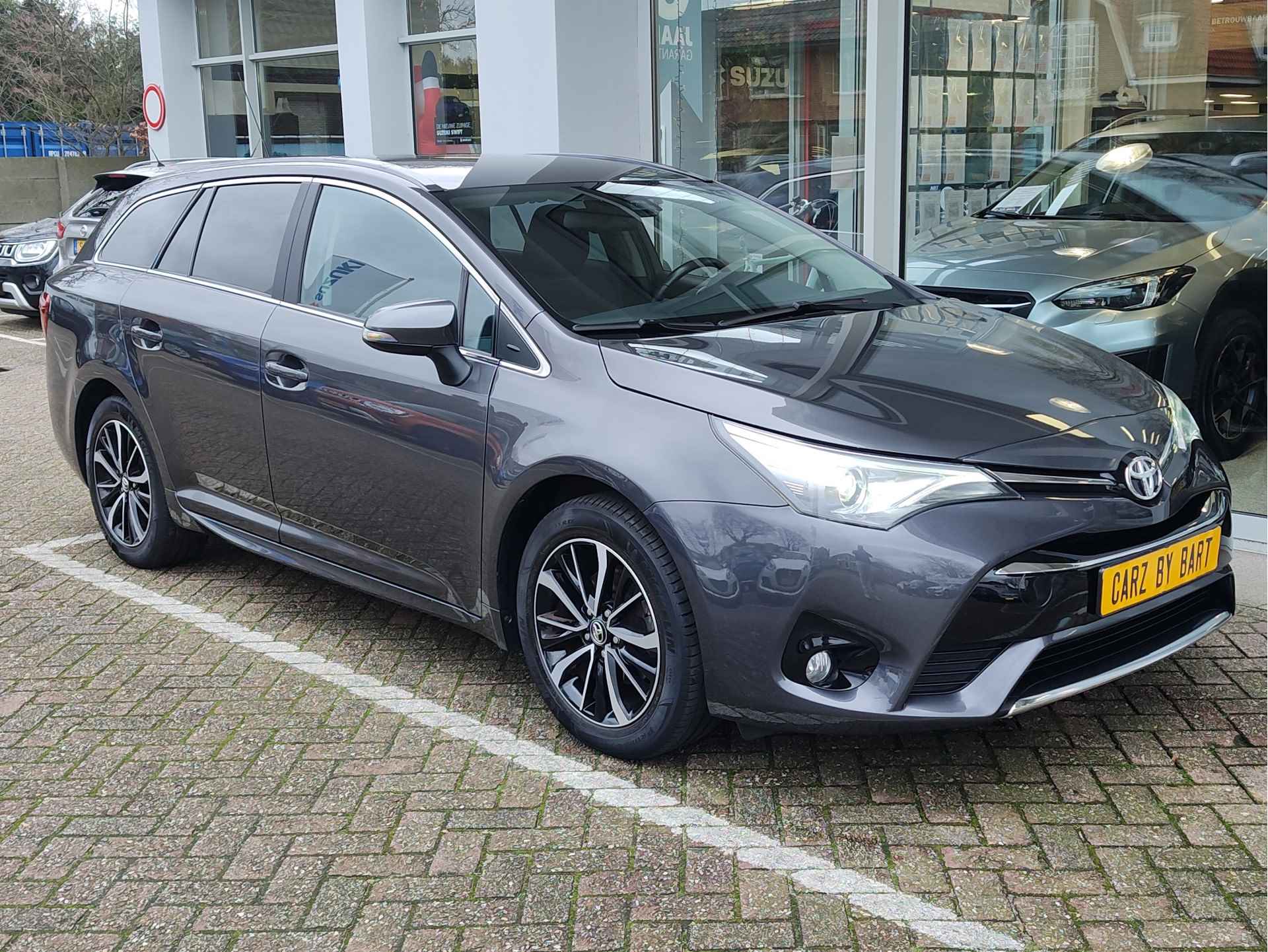 Toyota Avensis Touring Sports 1.8 VVT-i DYNAMIC Stoelverwarming | Keyless | Navigatie - 8/37