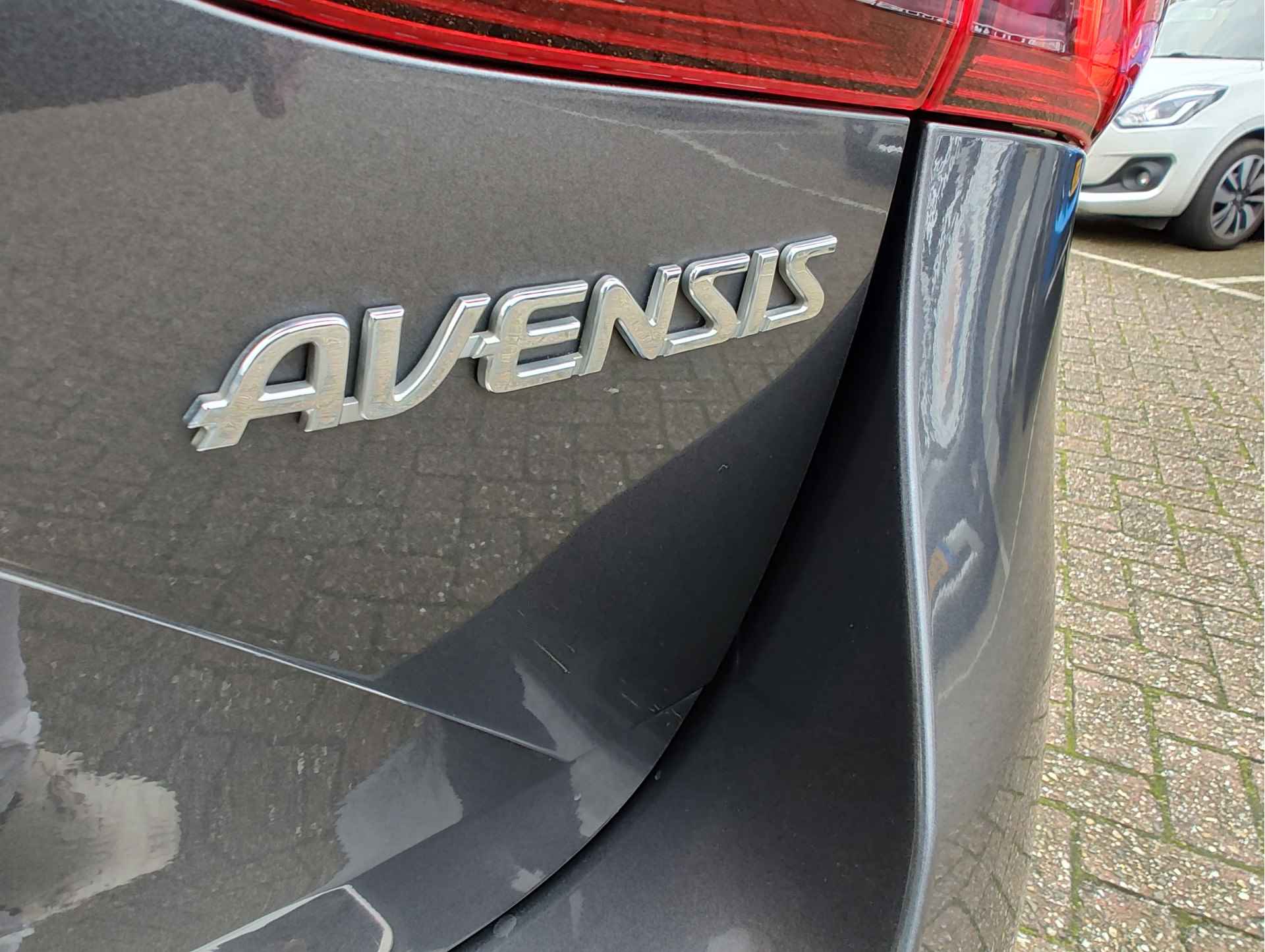 Toyota Avensis Touring Sports 1.8 VVT-i DYNAMIC Stoelverwarming | Keyless | Navigatie - 33/37